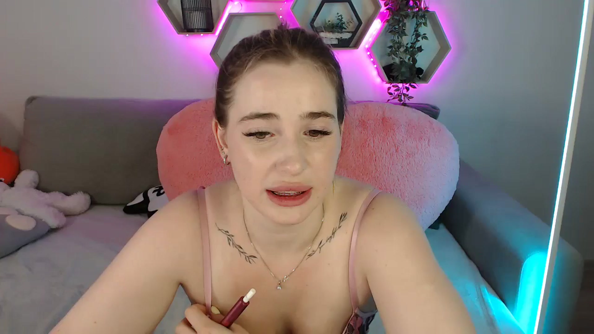Gallery image thumbnail from SabrinaViolet's myfreecams stream on, 07/04/2025, 13:37 image 5 of 20