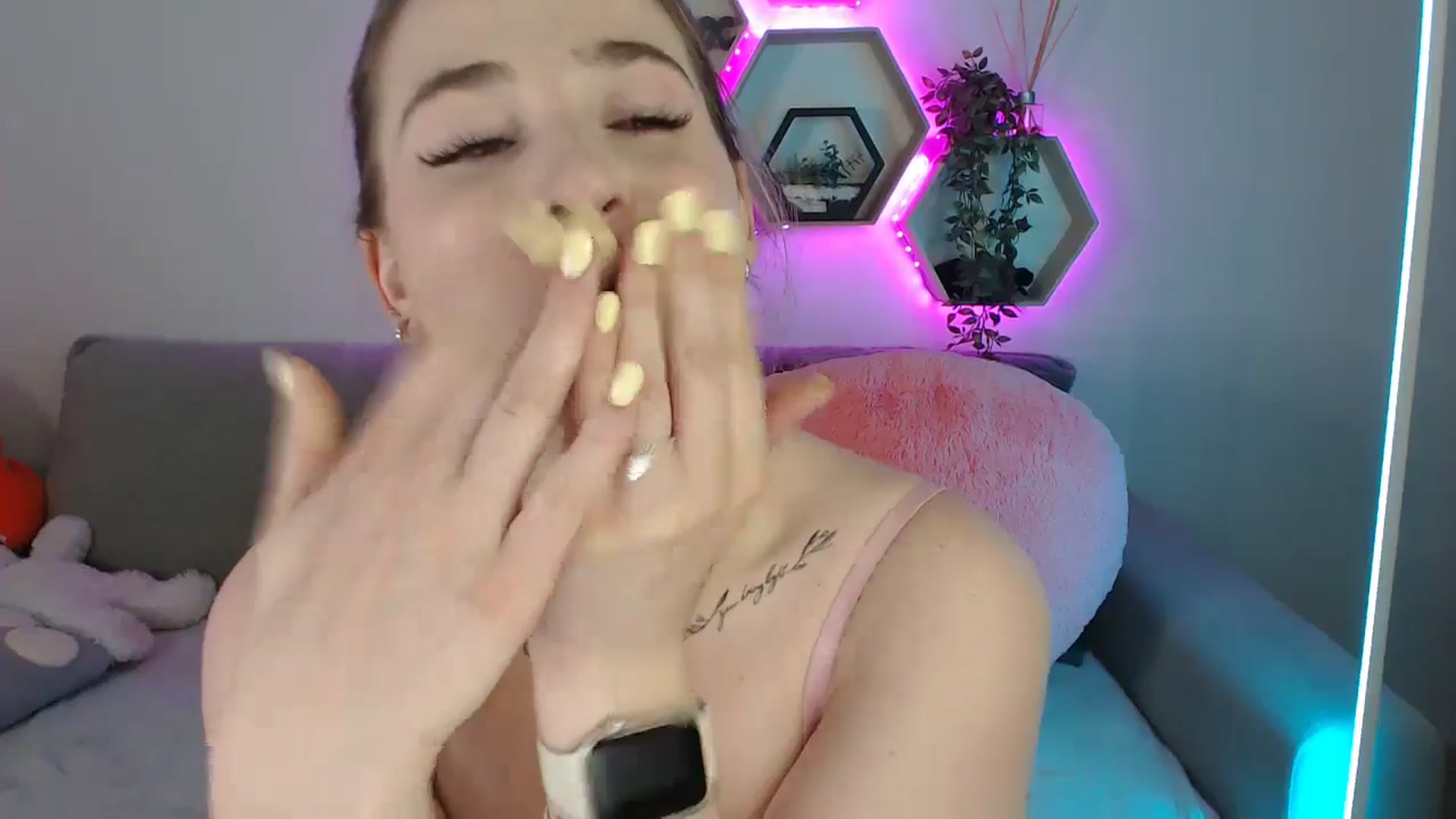 Gallery image thumbnail from SabrinaViolet's myfreecams stream on, 07/04/2025, 13:37 image 10 of 20