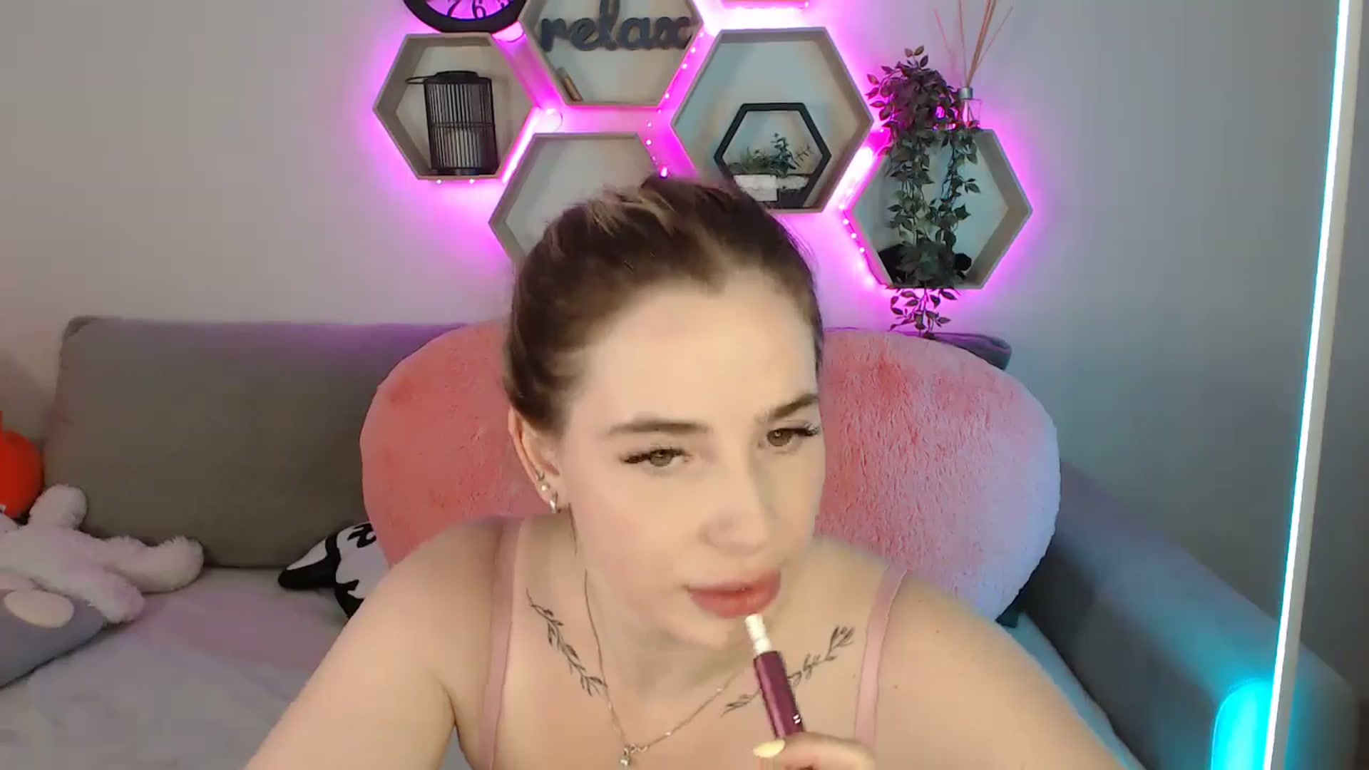 Gallery image thumbnail from SabrinaViolet's myfreecams stream on, 07/04/2025, 13:37 image 15 of 20