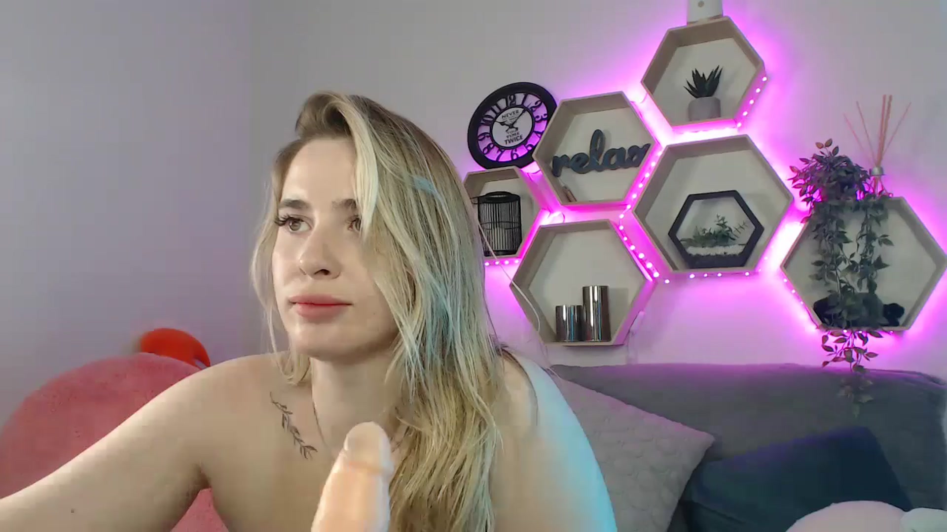 Gallery image thumbnail from SabrinaViolet's myfreecams stream on, 07/07/2025, 13:57 image 12 of 20