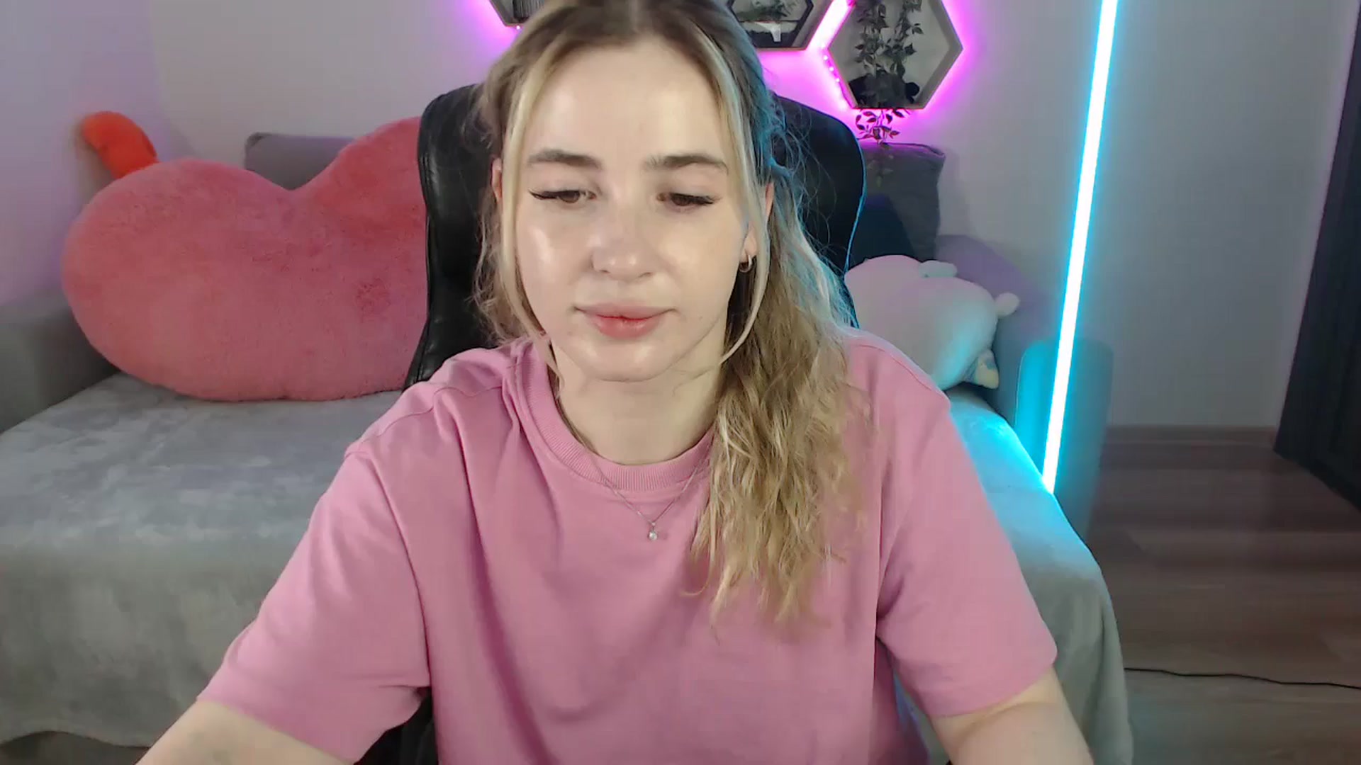 Gallery image thumbnail from SabrinaViolet's myfreecams stream on, 07/08/2025, 10:24 image 1 of 20
