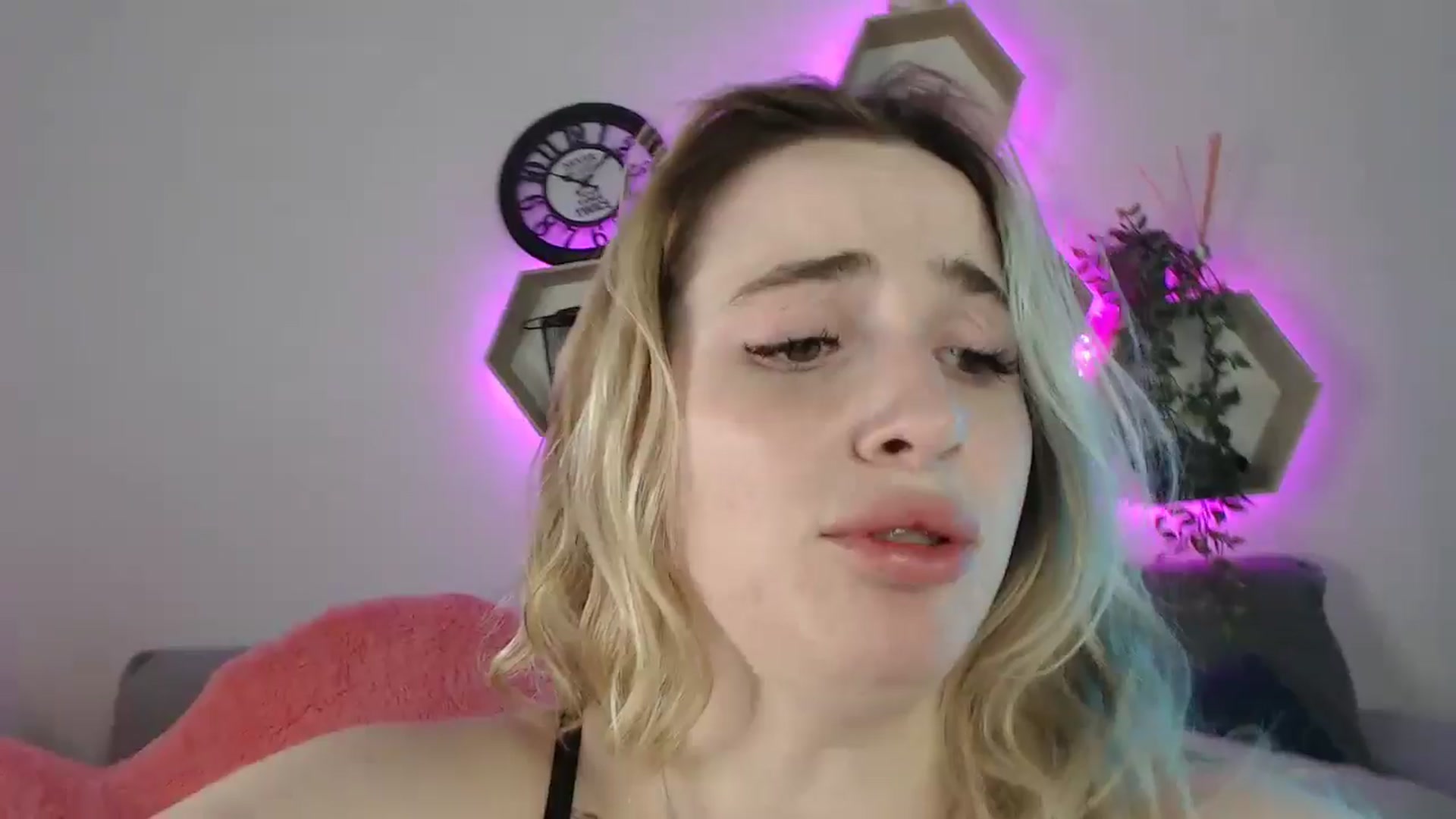Gallery image thumbnail from SabrinaViolet's myfreecams stream on, 07/08/2025, 12:10 image 10 of 20