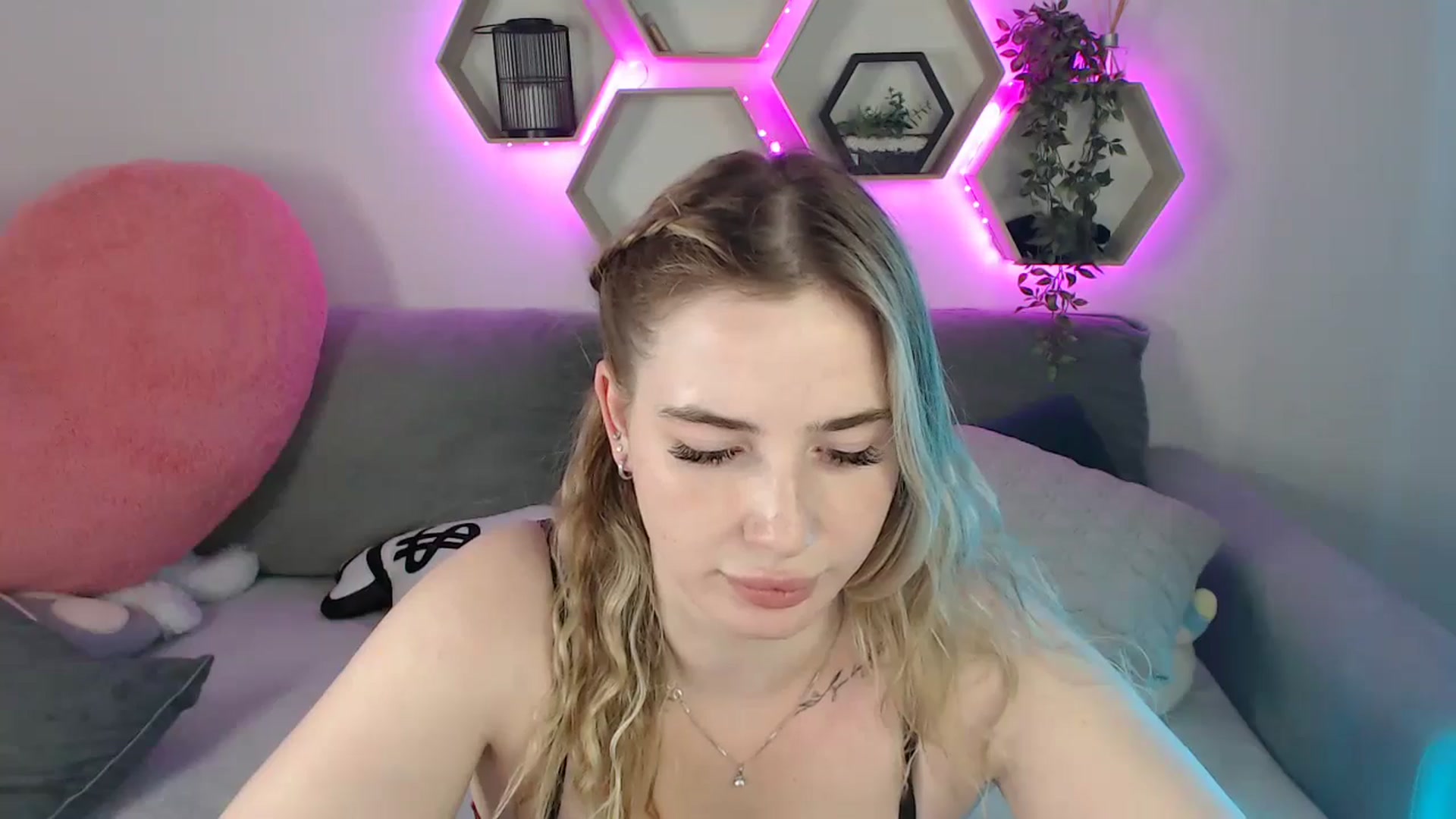Gallery image thumbnail from SabrinaViolet's myfreecams stream on, 07/08/2025, 13:21 image 11 of 20