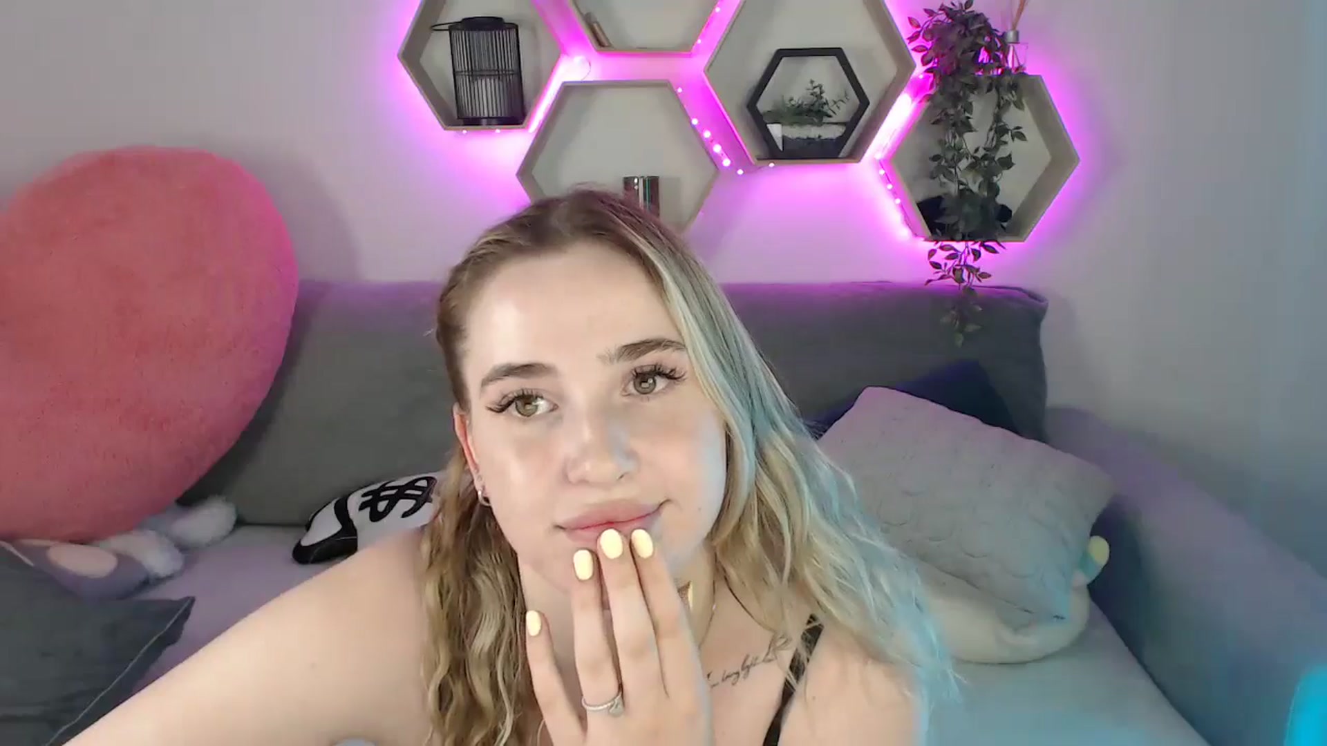 Gallery image thumbnail from SabrinaViolet's myfreecams stream on, 07/08/2025, 13:21 image 10 of 20