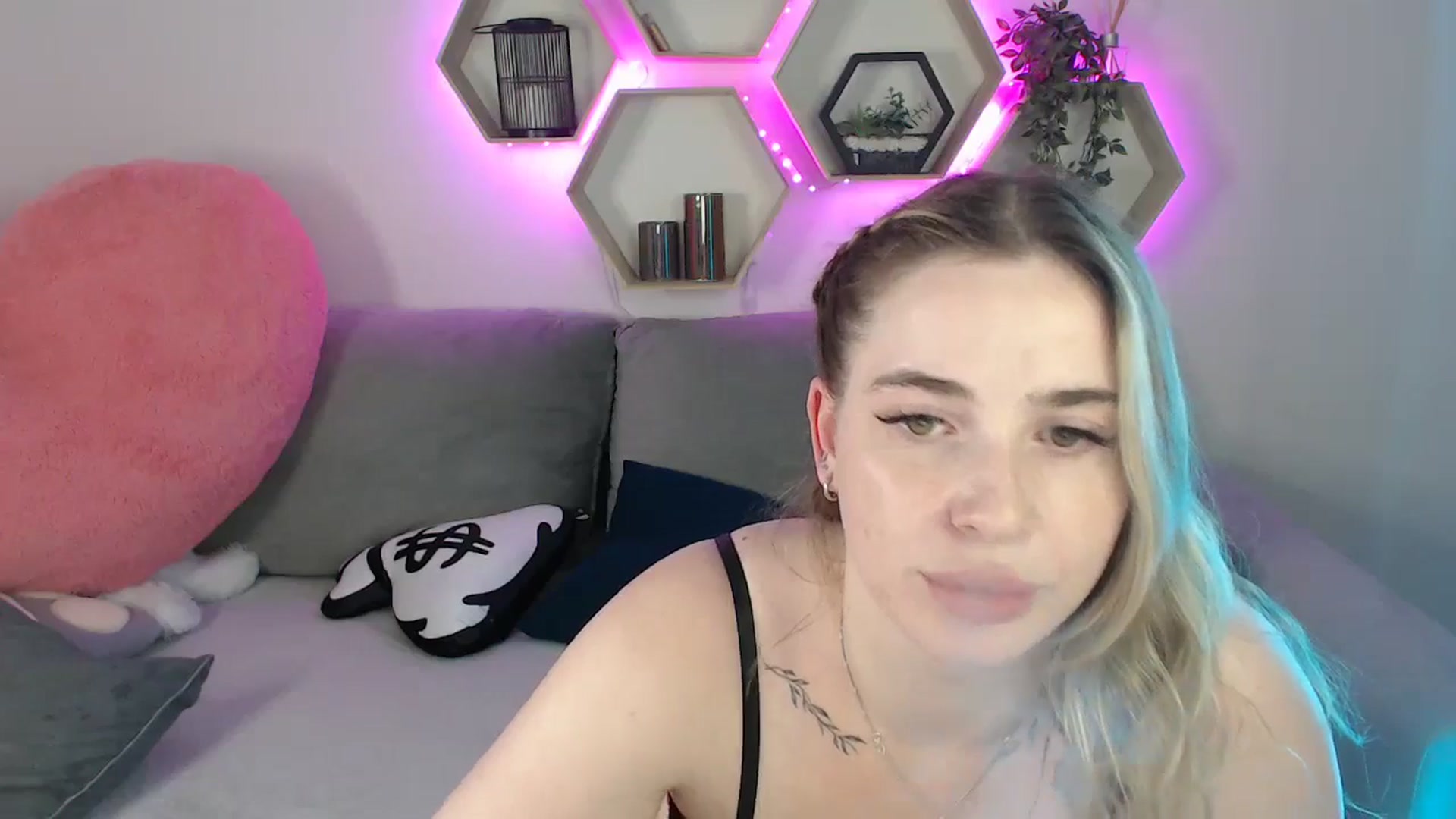 Gallery image thumbnail from SabrinaViolet's myfreecams stream on, 07/08/2025, 13:21 image 6 of 20