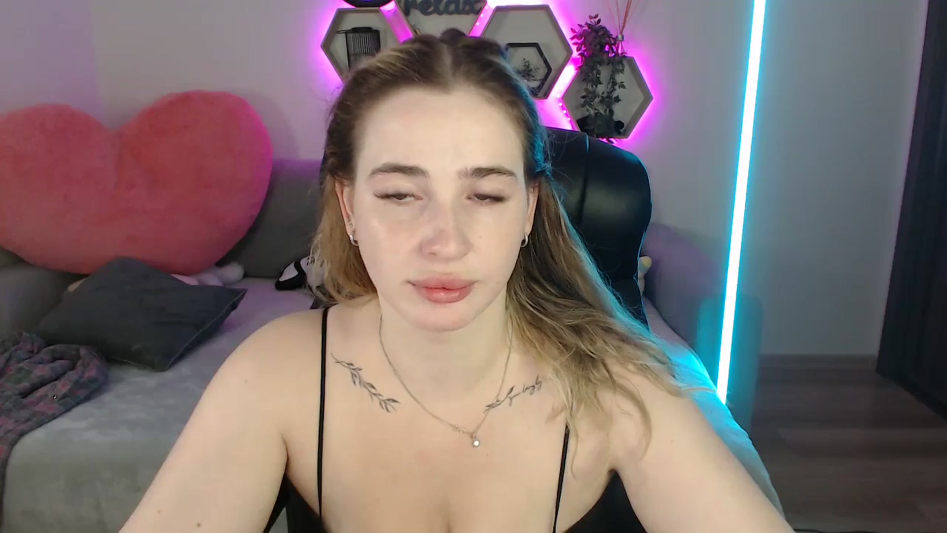 Gallery image thumbnail from SabrinaViolet's myfreecams stream on, 07/09/2025, 08:28 image 6 of 20