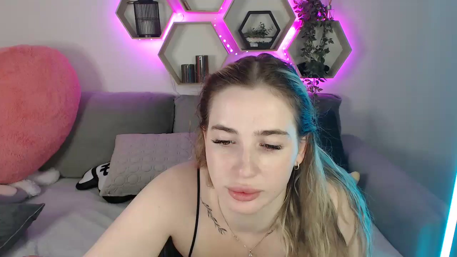 Gallery image thumbnail from SabrinaViolet's myfreecams stream on, 07/09/2025, 09:39 image 1 of 20