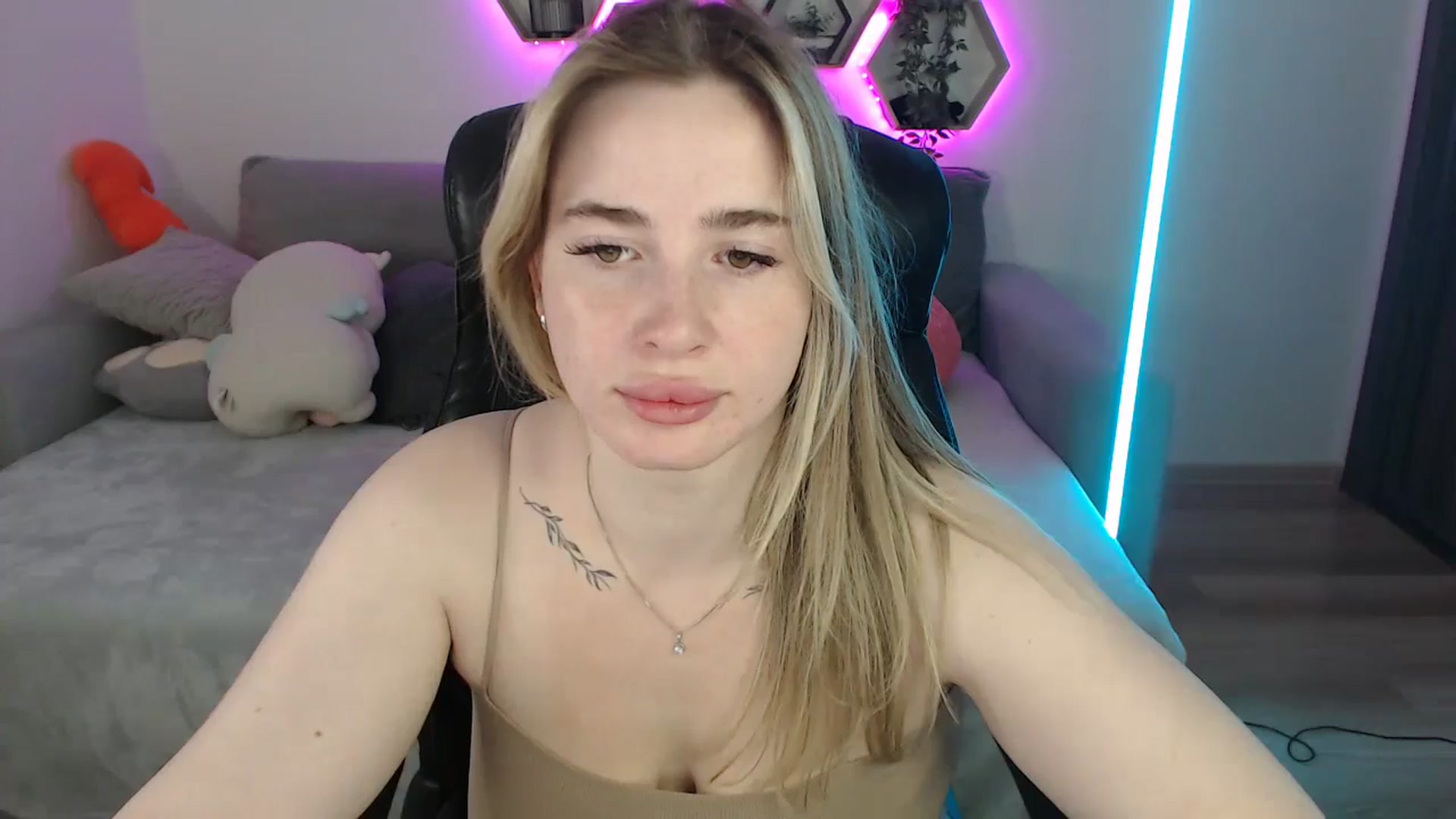 Gallery image thumbnail from SabrinaViolet's myfreecams stream on, 07/12/2025, 10:04 image 2 of 20