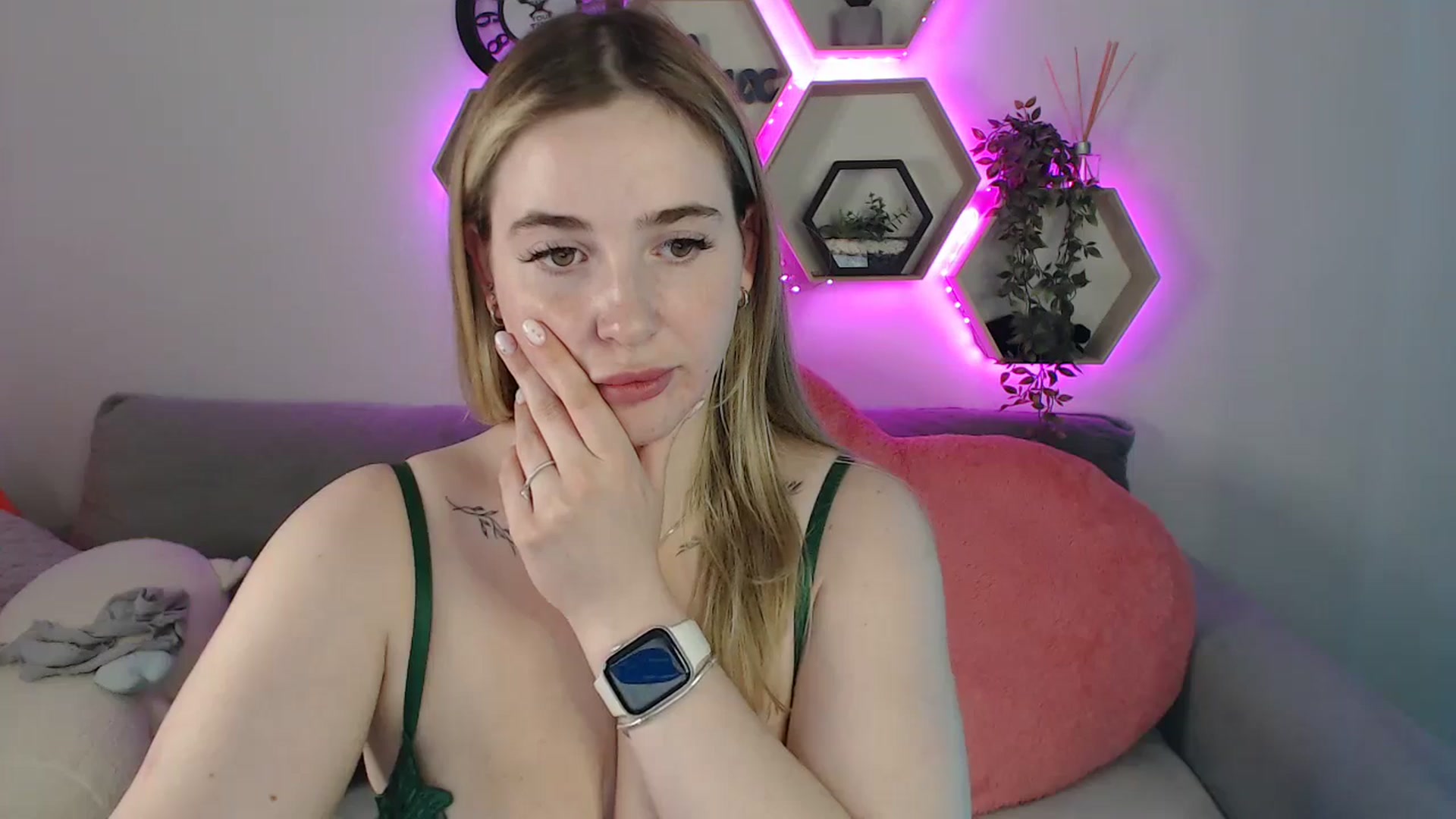 Gallery image thumbnail from SabrinaViolet's myfreecams stream on, 07/12/2025, 12:45 image 19 of 20