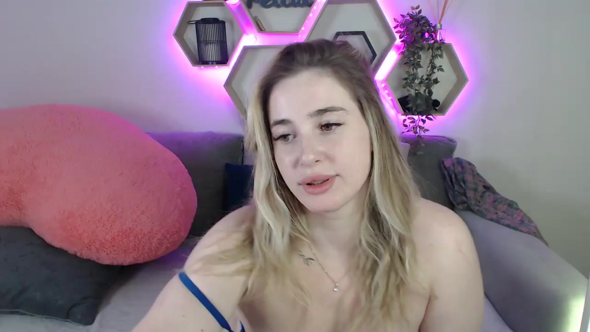 Gallery image thumbnail from SabrinaViolet's myfreecams stream on, 07/15/2025, 13:59 image 8 of 20