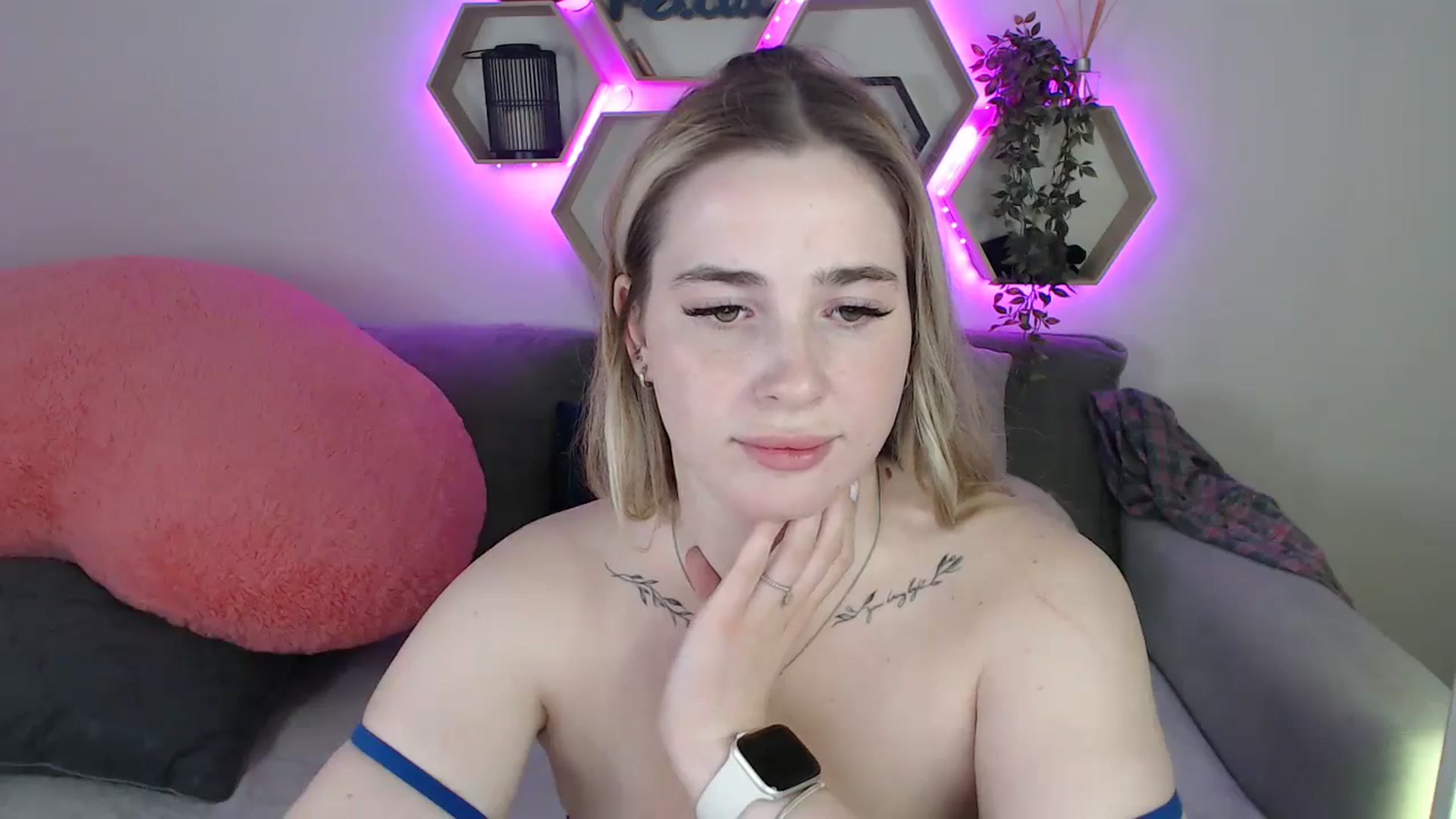 Gallery image thumbnail from SabrinaViolet's myfreecams stream on, 07/15/2025, 13:59 image 7 of 20