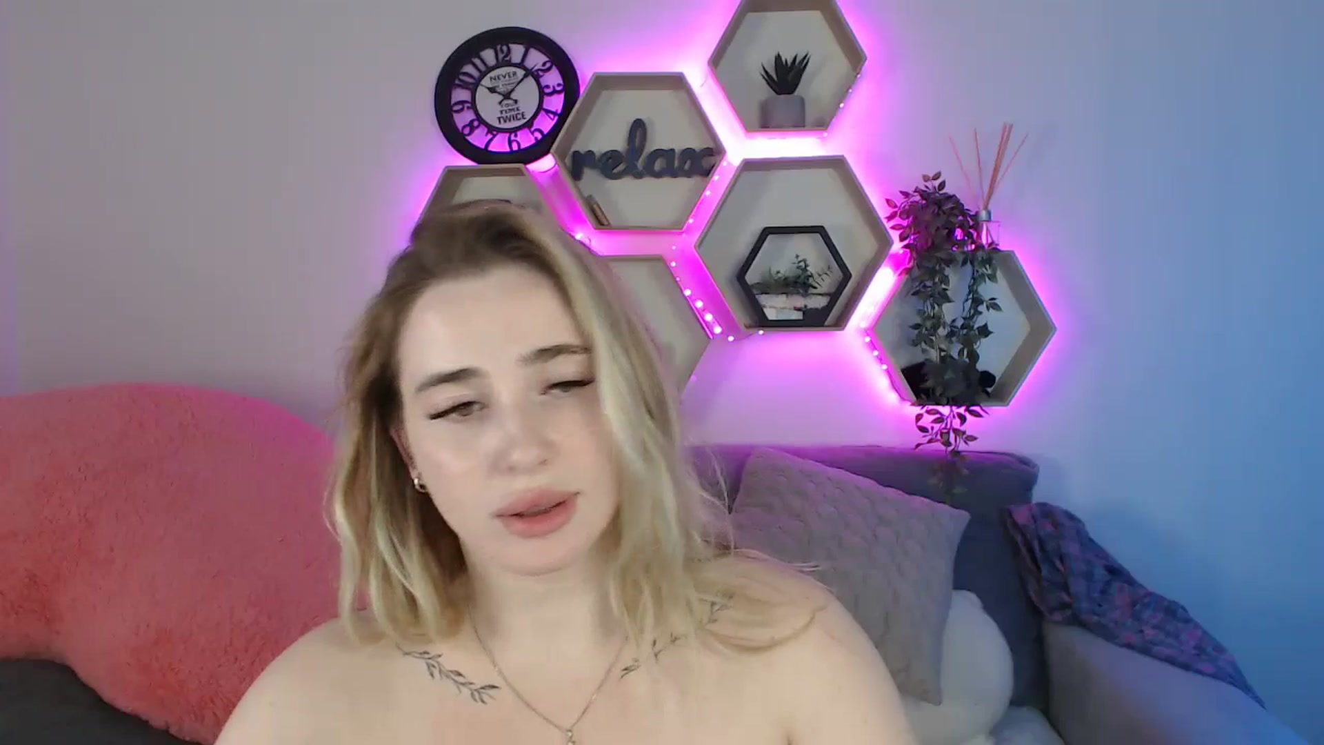Gallery image thumbnail from SabrinaViolet's myfreecams stream on, 07/15/2025, 13:59 image 15 of 20