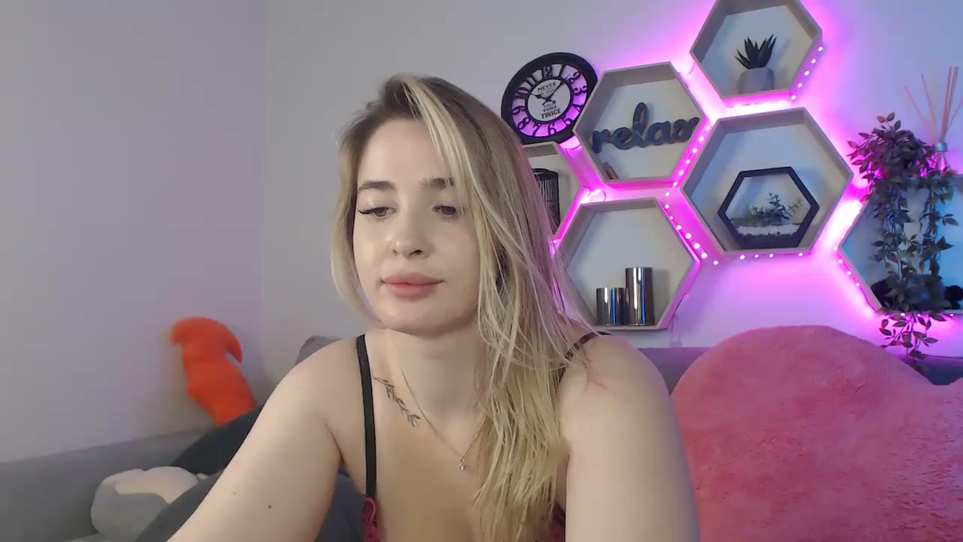 Gallery image thumbnail from SabrinaViolet's myfreecams stream on, 07/18/2025, 12:19 image 5 of 20