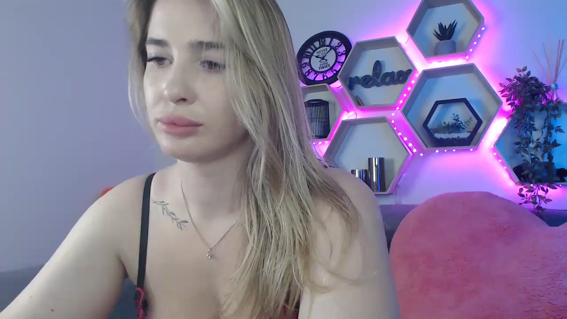 Gallery image thumbnail from SabrinaViolet's myfreecams stream on, 07/18/2025, 12:19 image 15 of 20