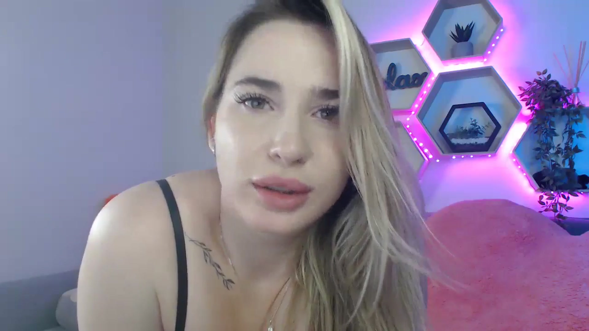 Gallery image thumbnail from SabrinaViolet's myfreecams stream on, 07/18/2025, 12:19 image 3 of 20