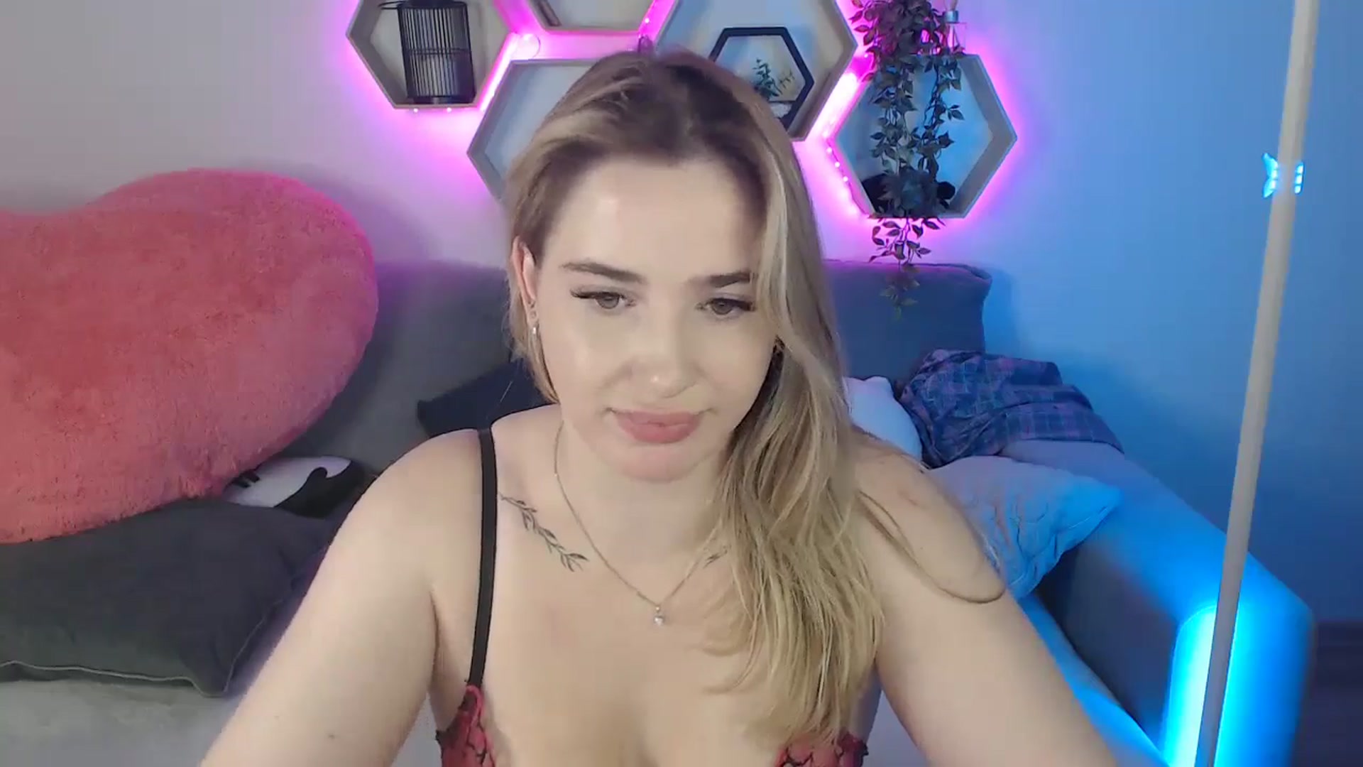 Gallery image thumbnail from SabrinaViolet's myfreecams stream on, 07/18/2025, 14:00 image 2 of 20