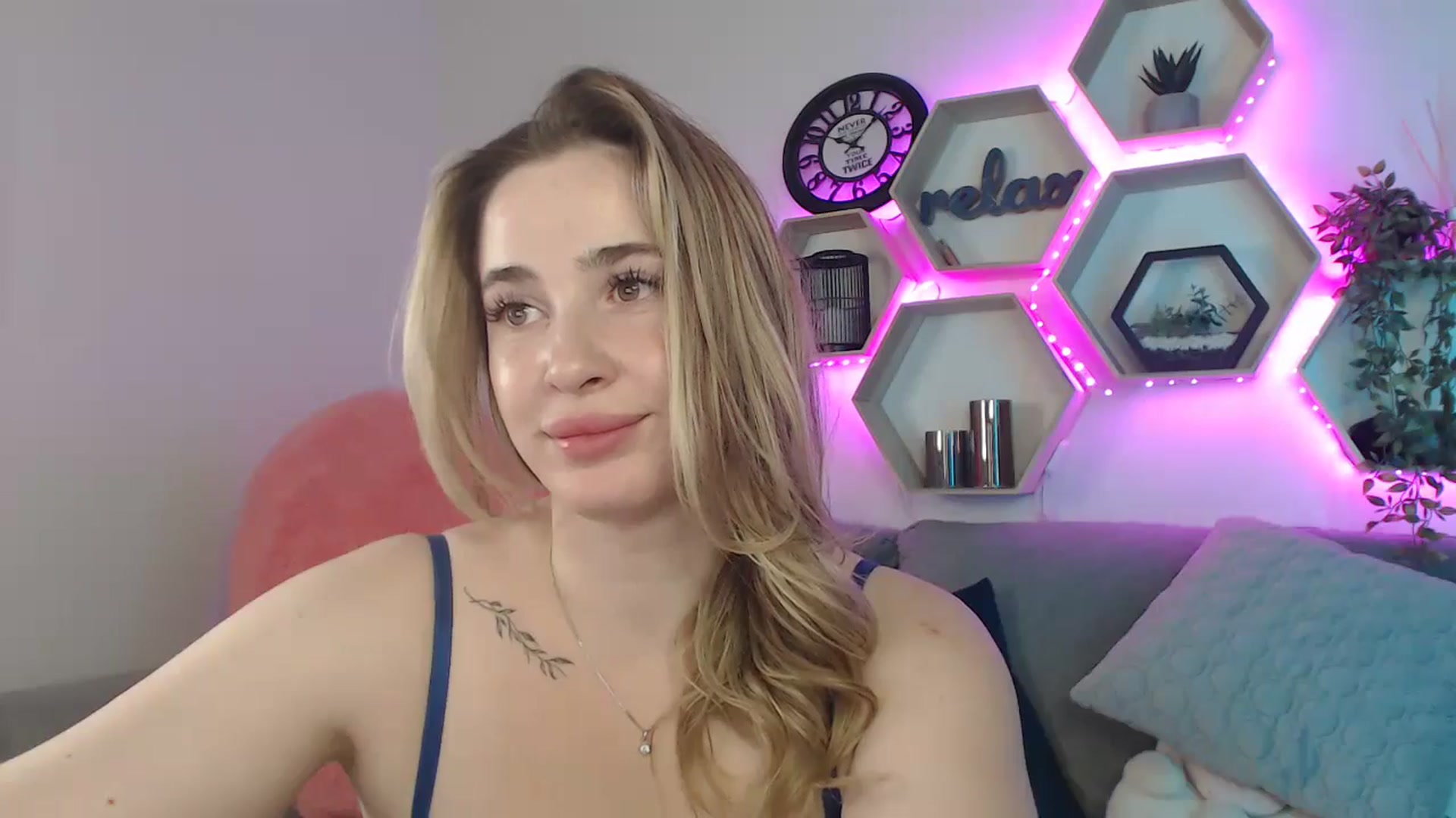 Gallery image thumbnail from SabrinaViolet's myfreecams stream on, 07/19/2025, 13:02 image 2 of 20