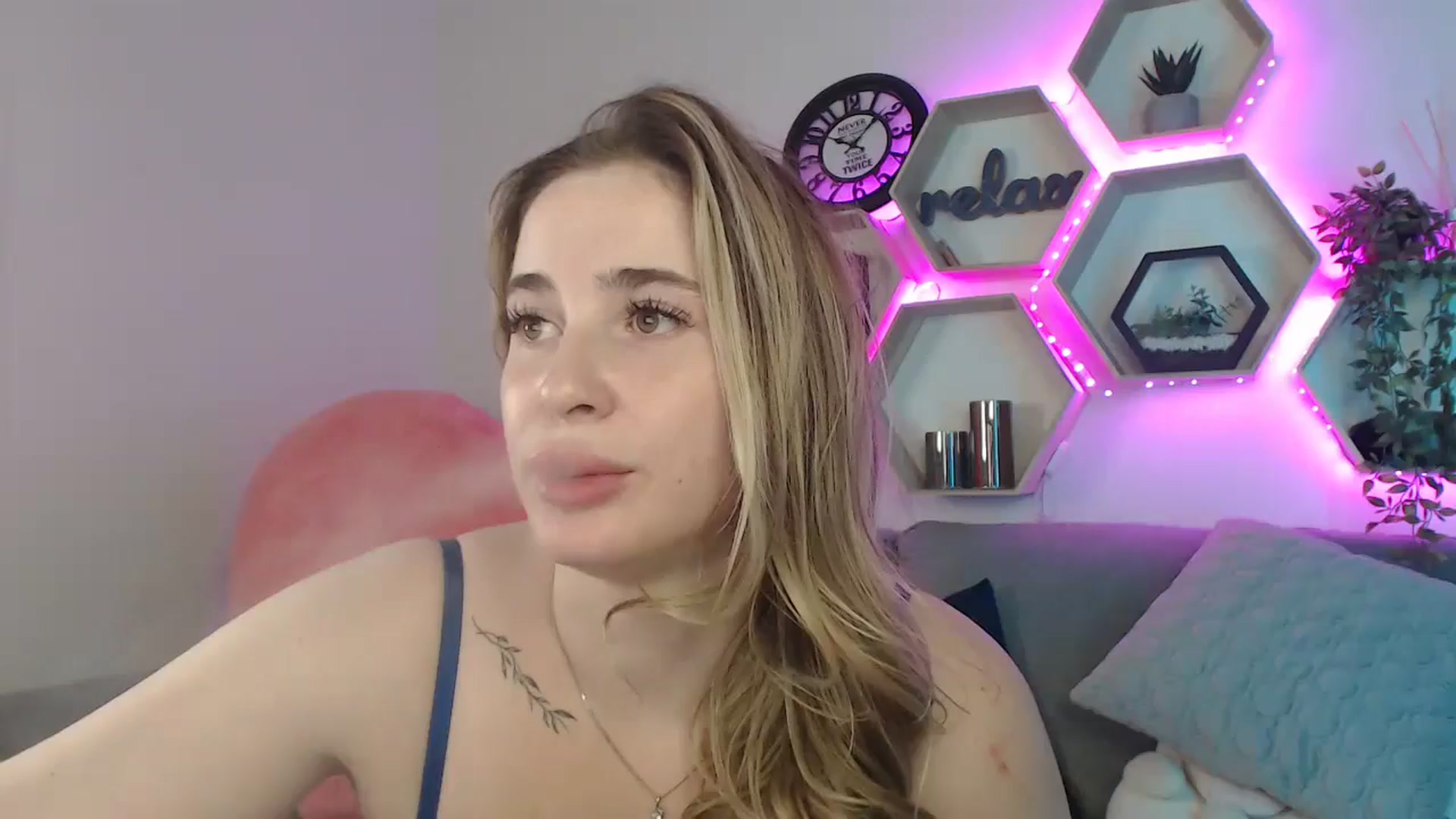 Gallery image thumbnail from SabrinaViolet's myfreecams stream on, 07/19/2025, 13:02 image 1 of 20
