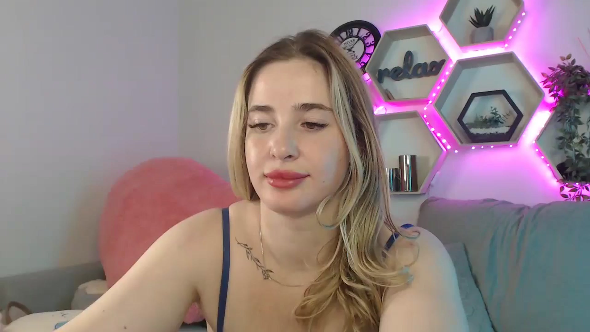 Gallery image thumbnail from SabrinaViolet's myfreecams stream on, 07/19/2025, 13:55 image 1 of 20