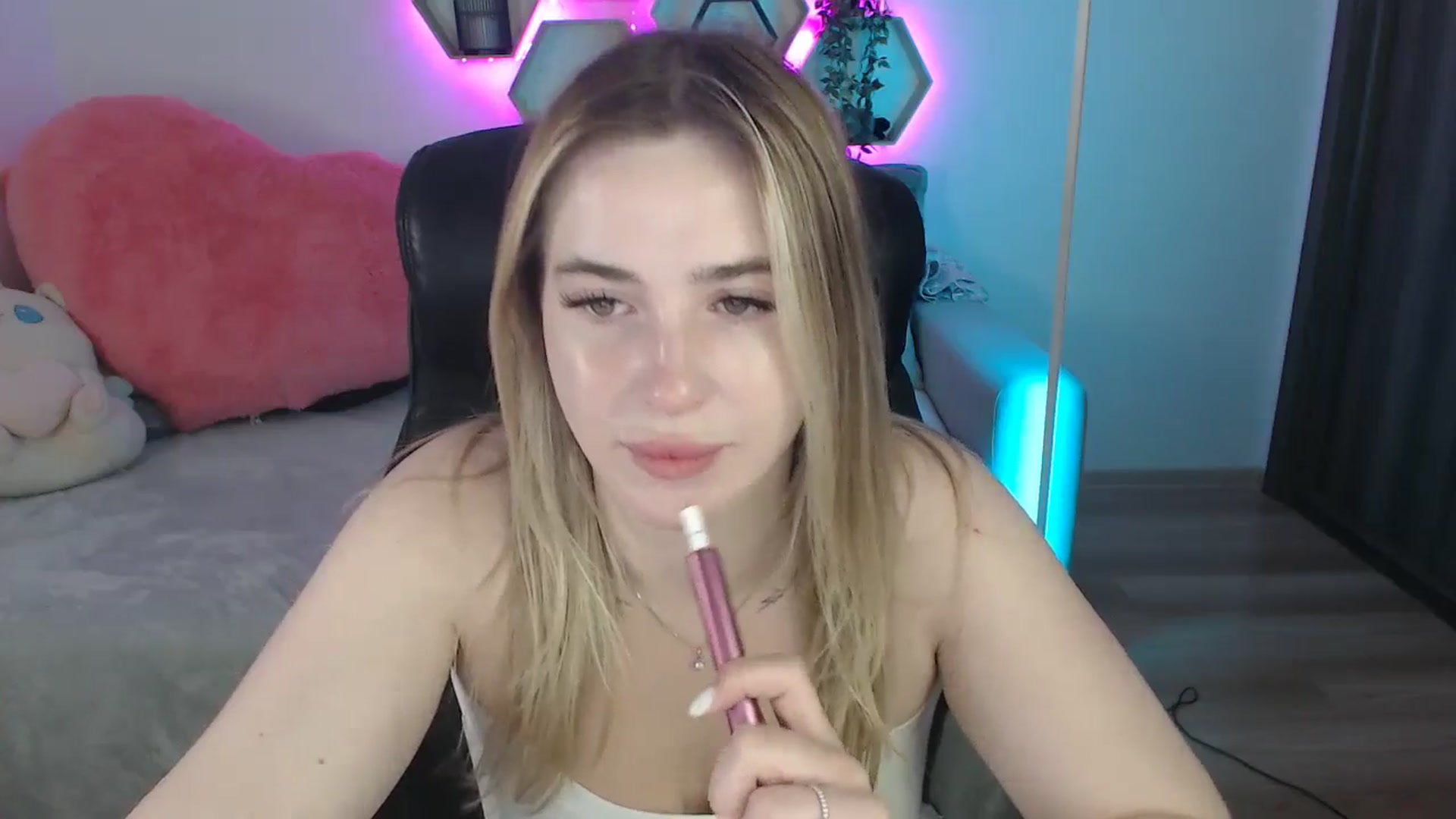 Gallery image thumbnail from SabrinaViolet's myfreecams stream on, 07/20/2025, 08:57 image 14 of 20