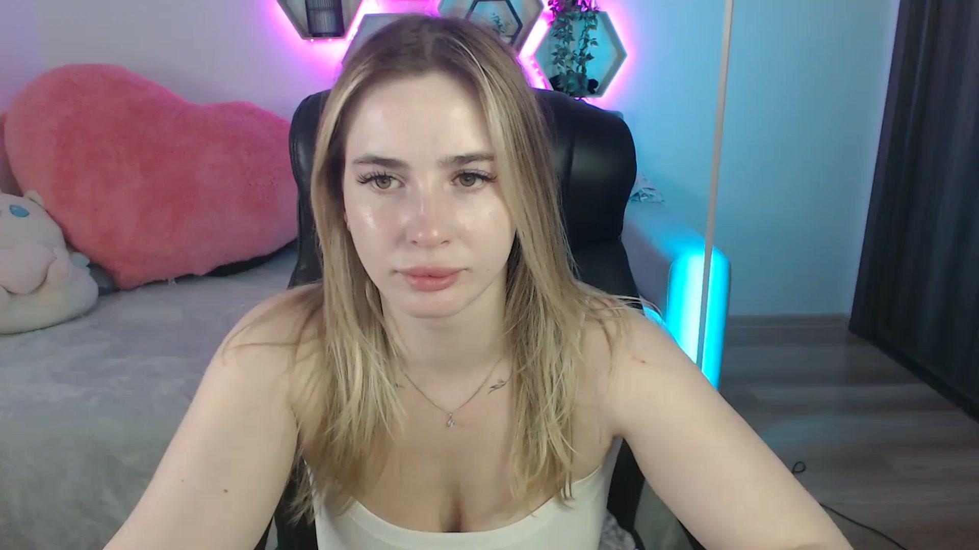 Gallery image thumbnail from SabrinaViolet's myfreecams stream on, 07/20/2025, 08:57 image 12 of 20