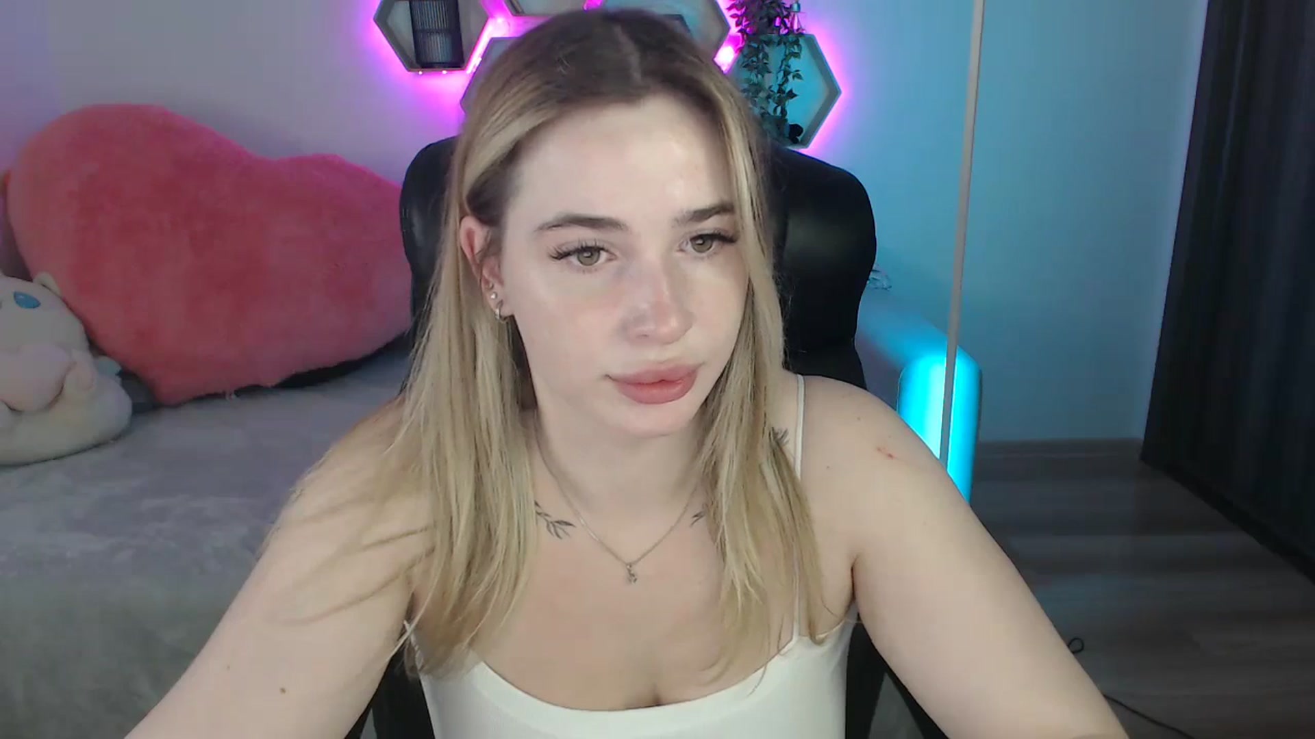 Gallery image thumbnail from SabrinaViolet's myfreecams stream on, 07/20/2025, 08:57 image 3 of 20