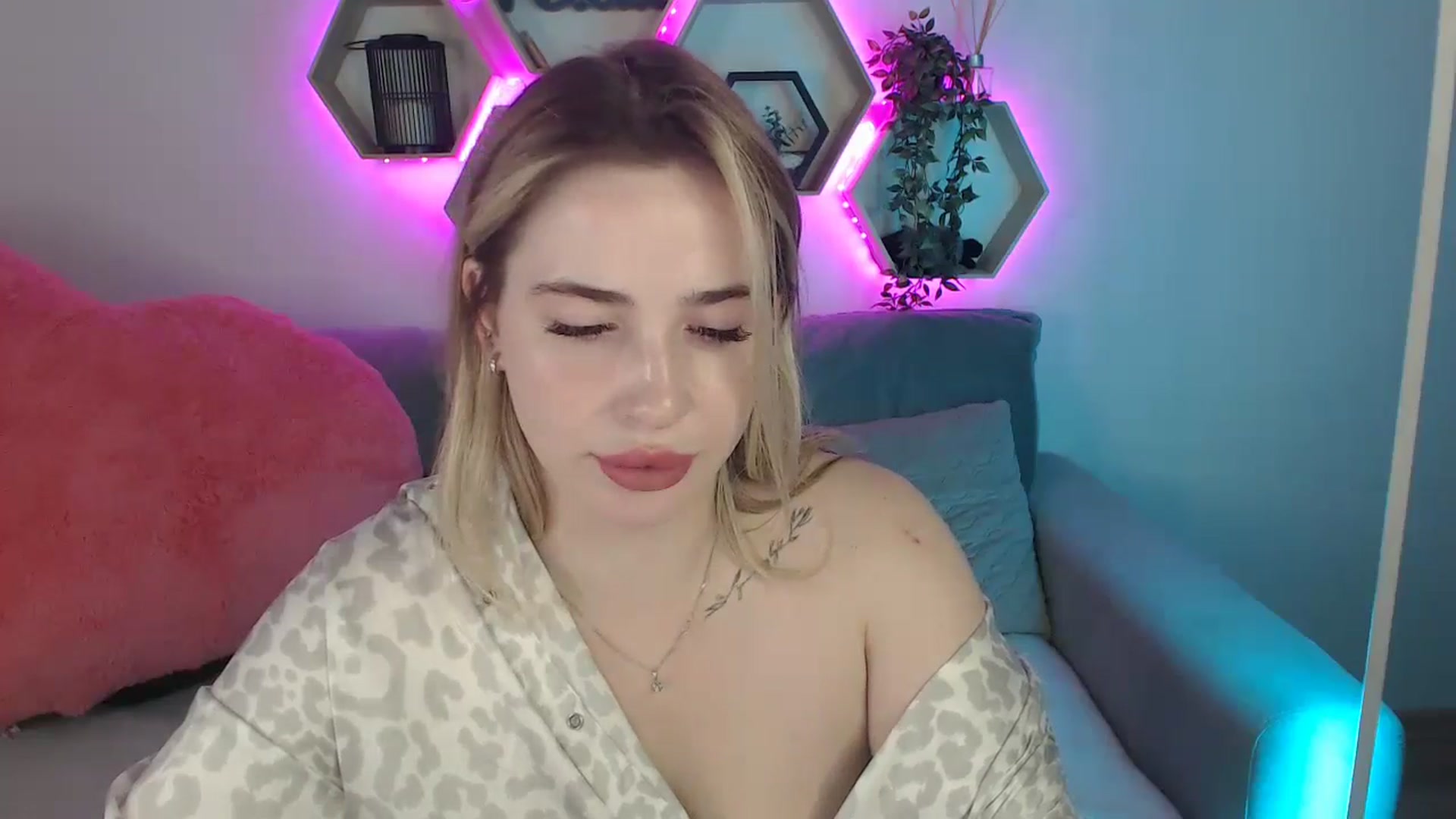 Gallery image thumbnail from SabrinaViolet's myfreecams stream on, 07/20/2025, 10:07 image 10 of 20
