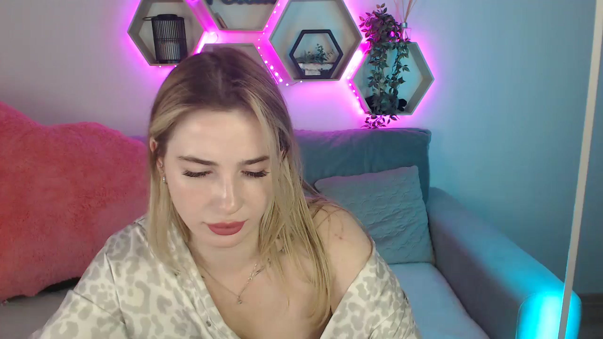 Gallery image thumbnail from SabrinaViolet's myfreecams stream on, 07/20/2025, 10:07 image 7 of 20