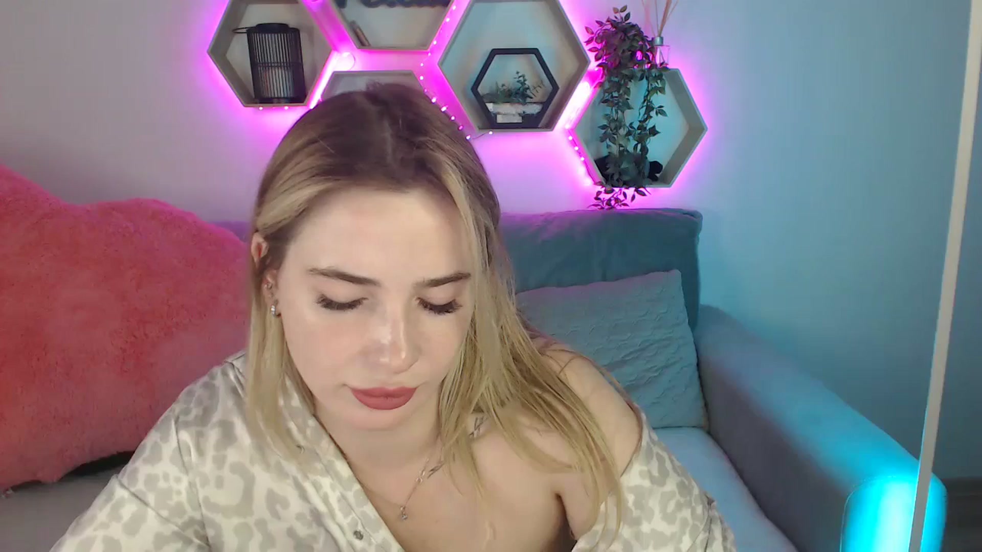 Gallery image thumbnail from SabrinaViolet's myfreecams stream on, 07/20/2025, 10:07 image 2 of 20