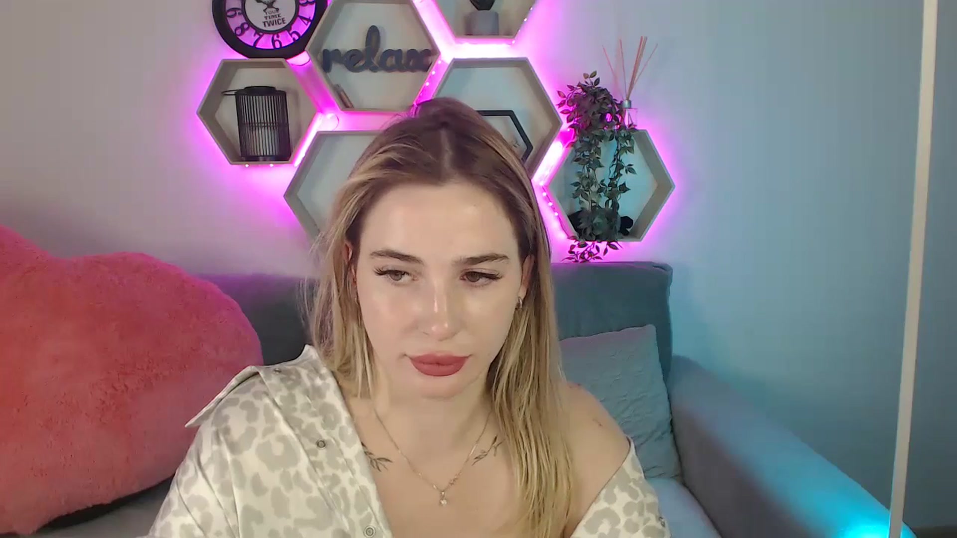 Gallery image thumbnail from SabrinaViolet's myfreecams stream on, 07/20/2025, 11:38 image 3 of 20
