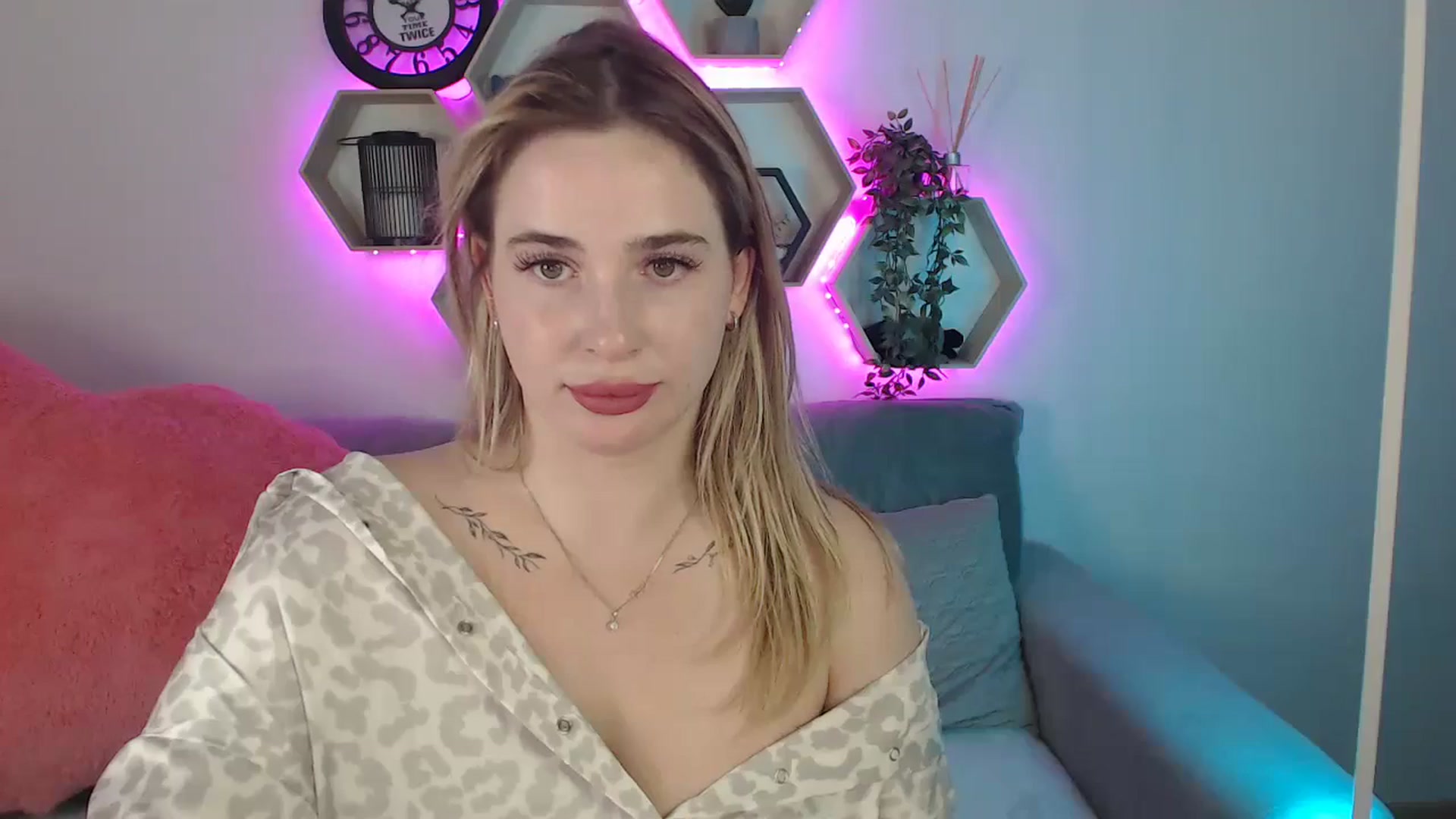 Gallery image thumbnail from SabrinaViolet's myfreecams stream on, 07/20/2025, 11:38 image 2 of 20