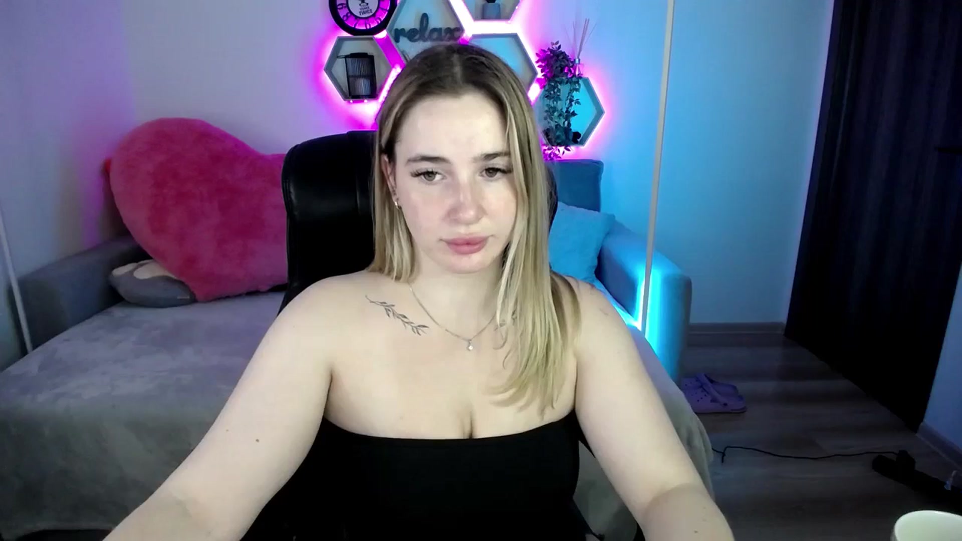 Gallery image thumbnail from SabrinaViolet's myfreecams stream on, 07/22/2025, 08:23 image 7 of 20