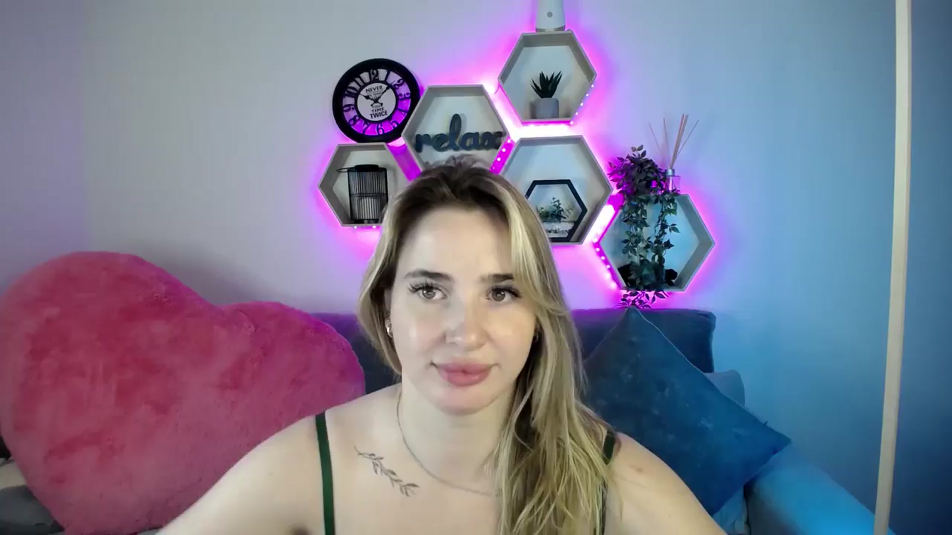 Gallery image thumbnail from SabrinaViolet's myfreecams stream on, 07/22/2025, 12:04 image 1 of 20