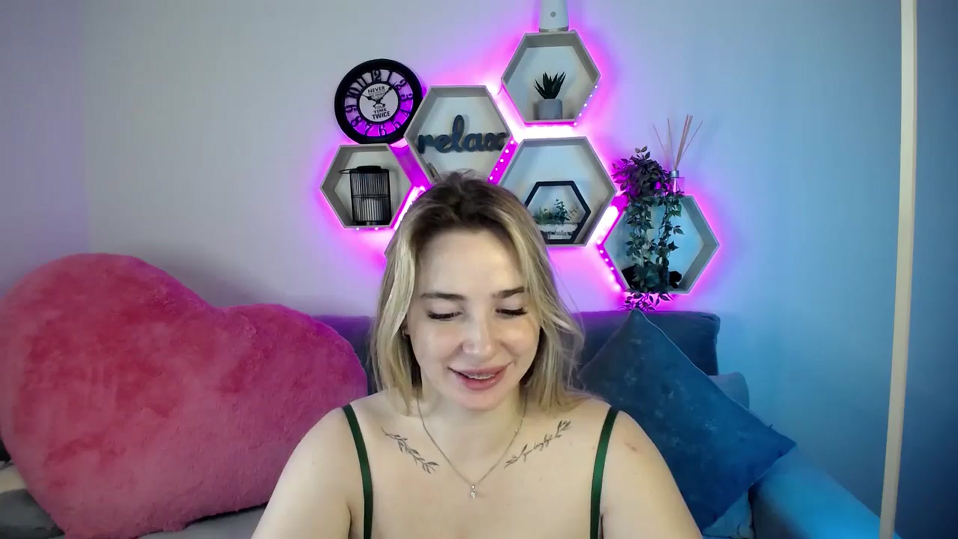 Gallery image thumbnail from SabrinaViolet's myfreecams stream on, 07/22/2025, 12:04 image 4 of 20