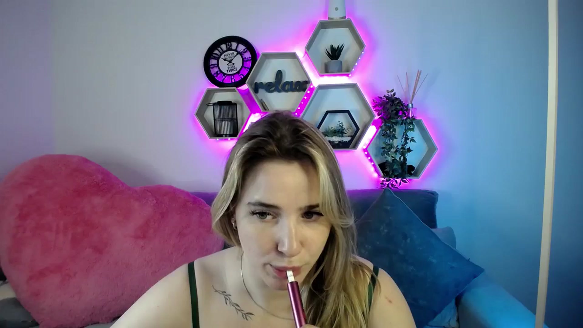Gallery image thumbnail from SabrinaViolet's myfreecams stream on, 07/22/2025, 12:04 image 2 of 20