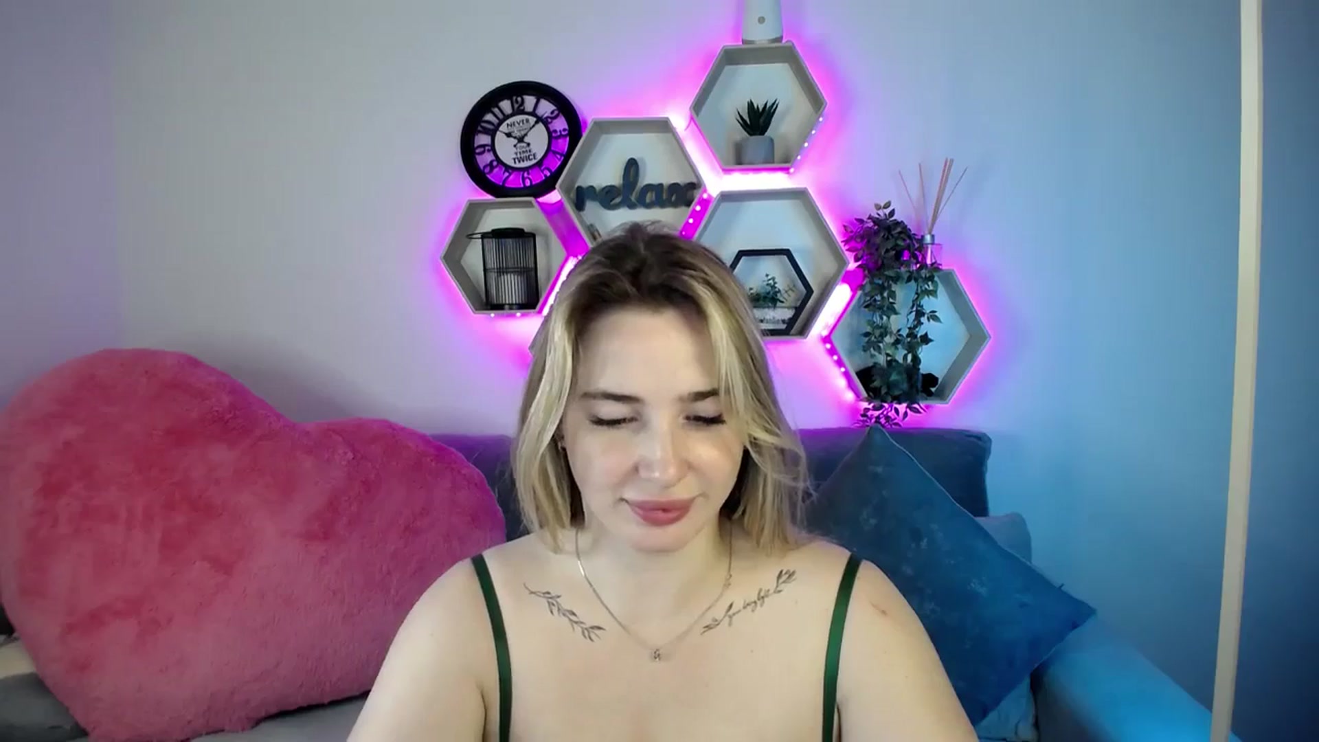 Gallery image thumbnail from SabrinaViolet's myfreecams stream on, 07/22/2025, 12:04 image 3 of 20
