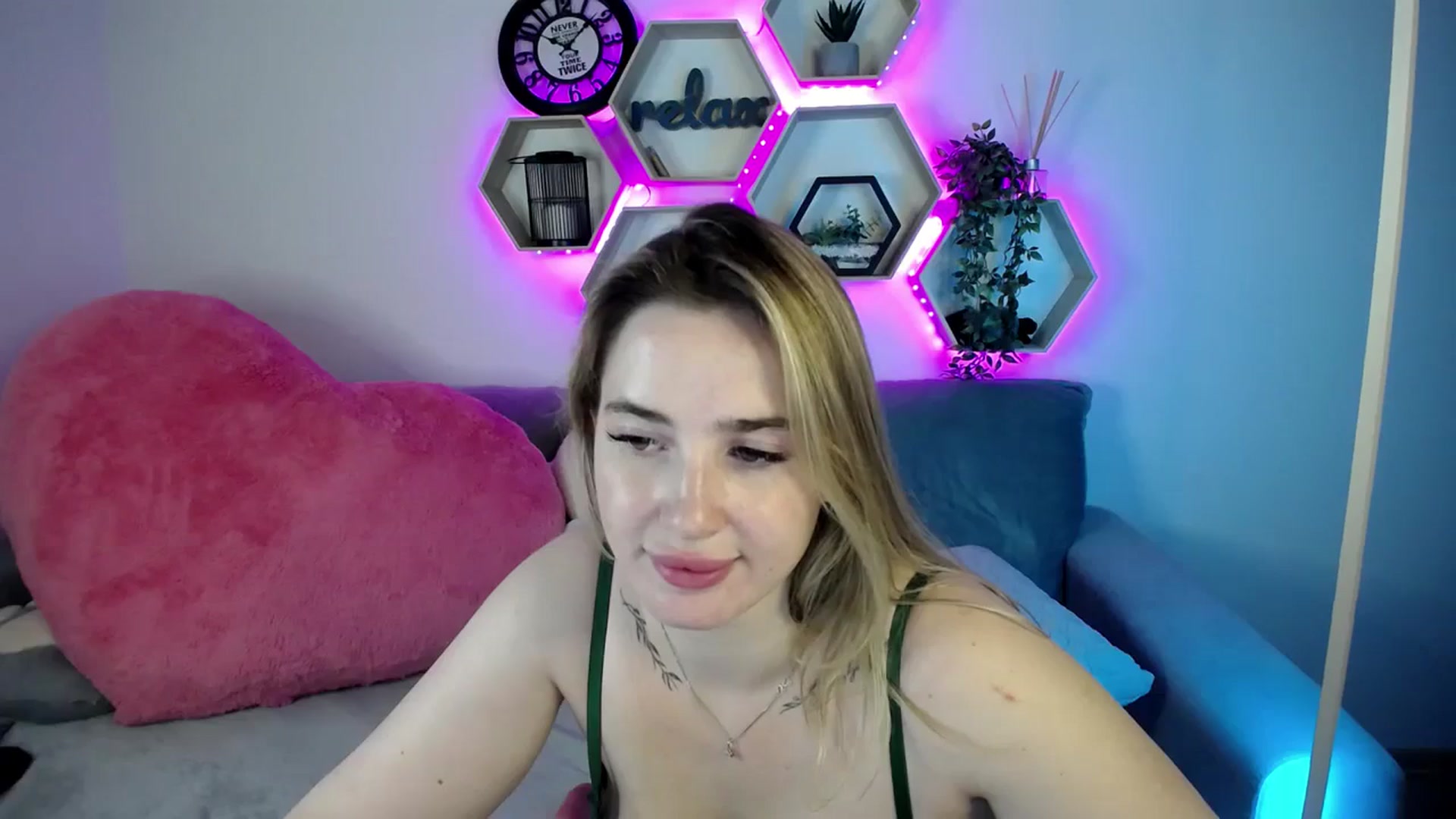 Gallery image thumbnail from SabrinaViolet's myfreecams stream on, 07/22/2025, 13:54 image 19 of 20