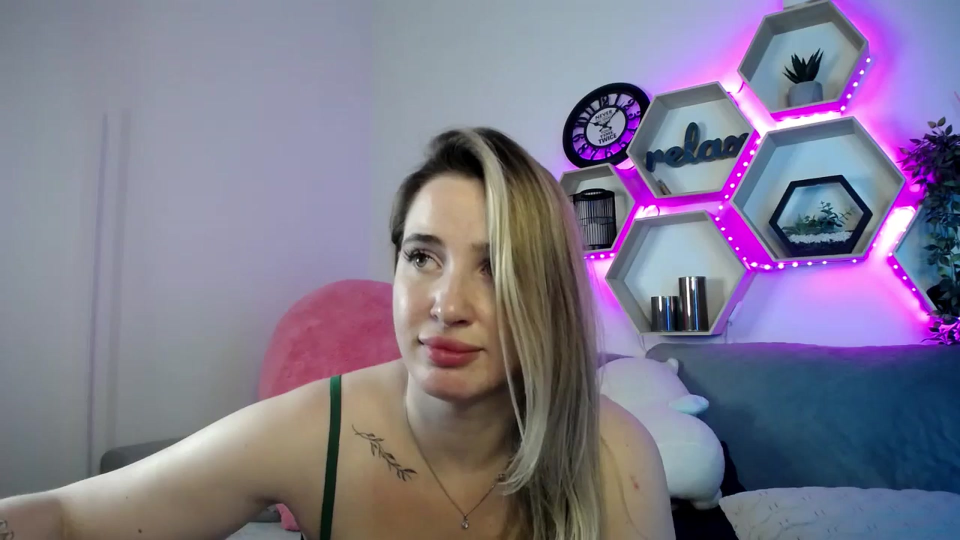 Gallery image thumbnail from SabrinaViolet's myfreecams stream on, 07/22/2025, 13:54 image 14 of 20