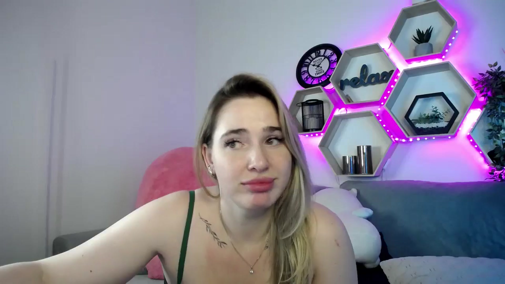 Gallery image thumbnail from SabrinaViolet's myfreecams stream on, 07/22/2025, 13:54 image 8 of 20