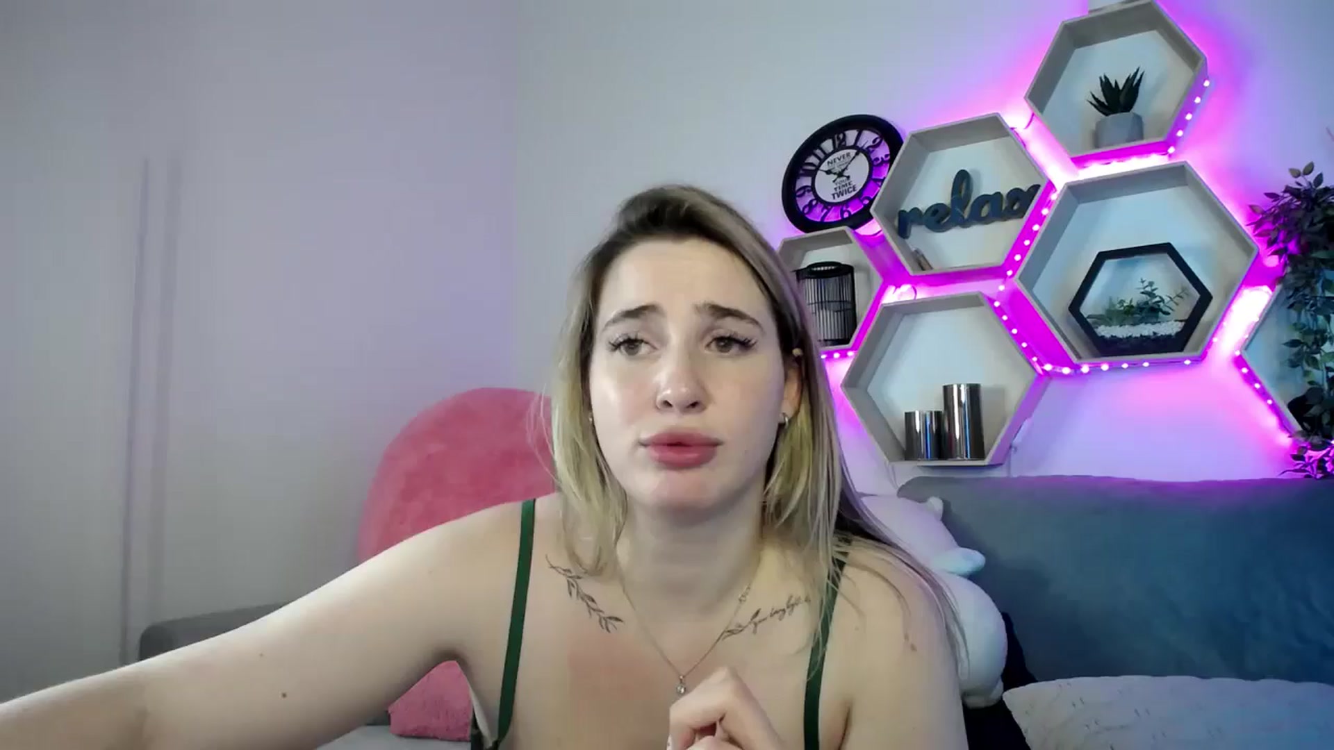 Gallery image thumbnail from SabrinaViolet's myfreecams stream on, 07/22/2025, 13:54 image 4 of 20
