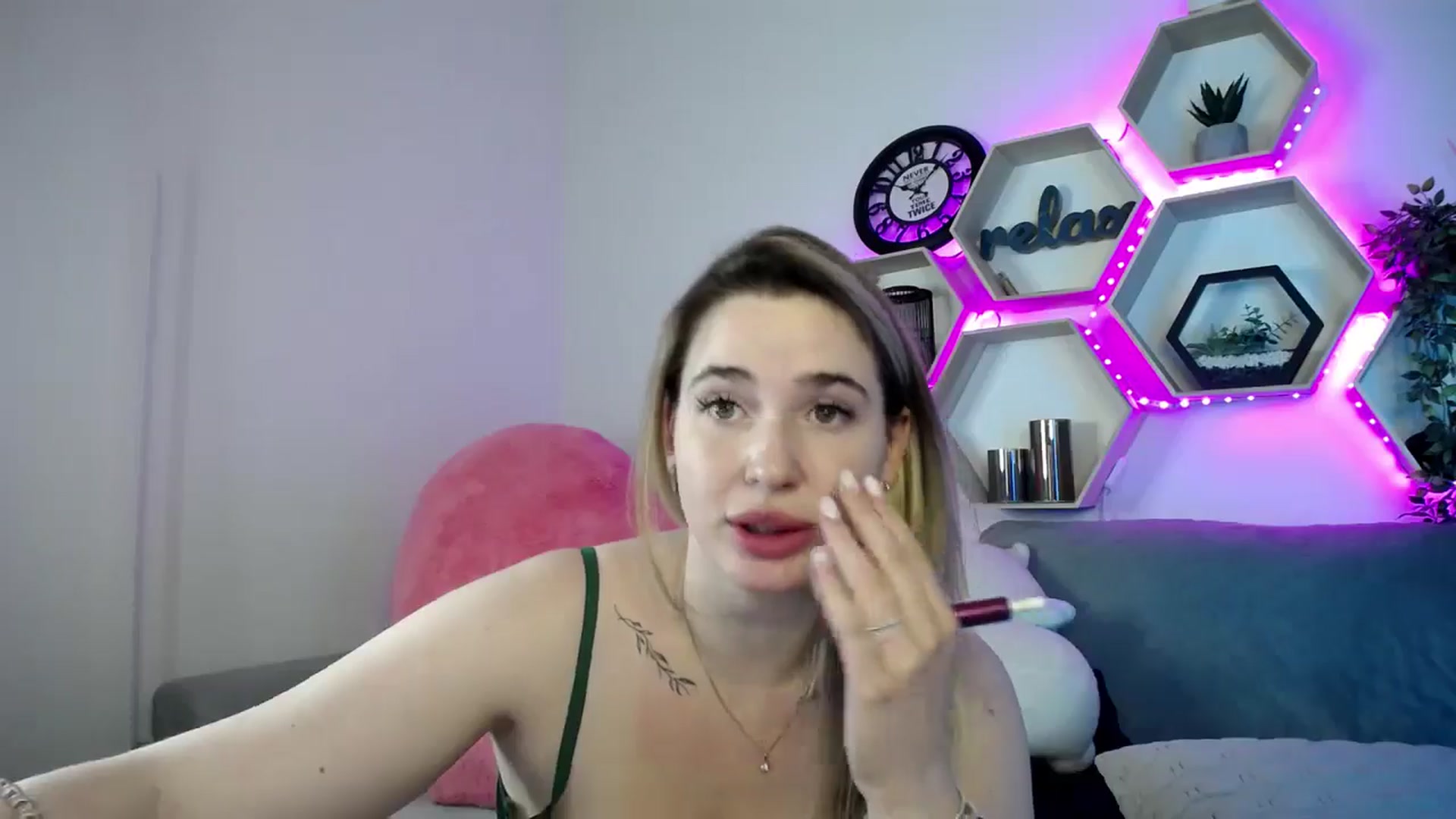 Gallery image thumbnail from SabrinaViolet's myfreecams stream on, 07/22/2025, 13:54 image 9 of 20