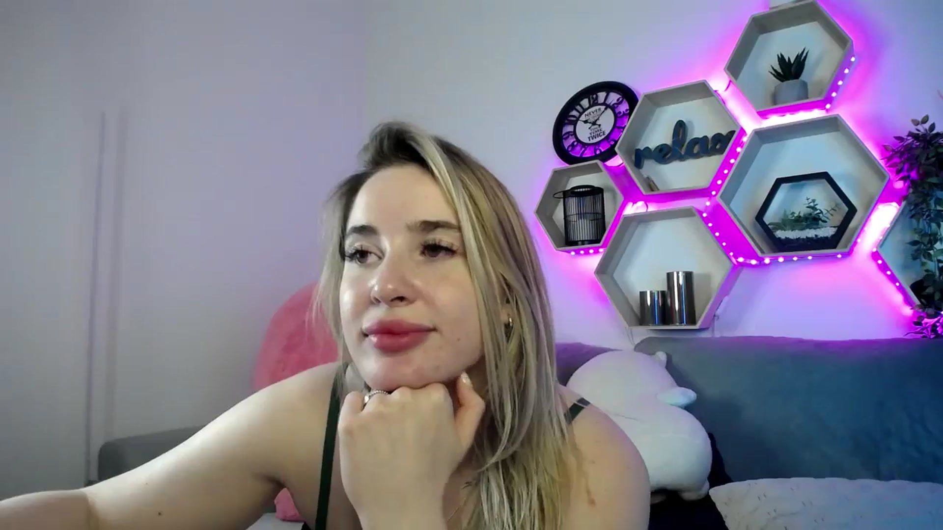 Gallery image thumbnail from SabrinaViolet's myfreecams stream on, 07/22/2025, 13:54 image 2 of 20
