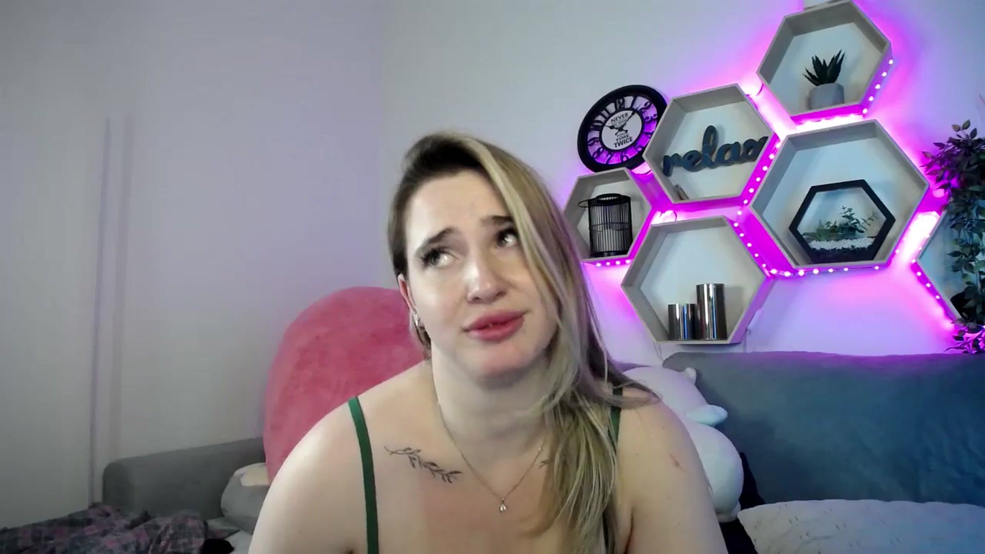 Gallery image thumbnail from SabrinaViolet's myfreecams stream on, 07/22/2025, 13:54 image 11 of 20
