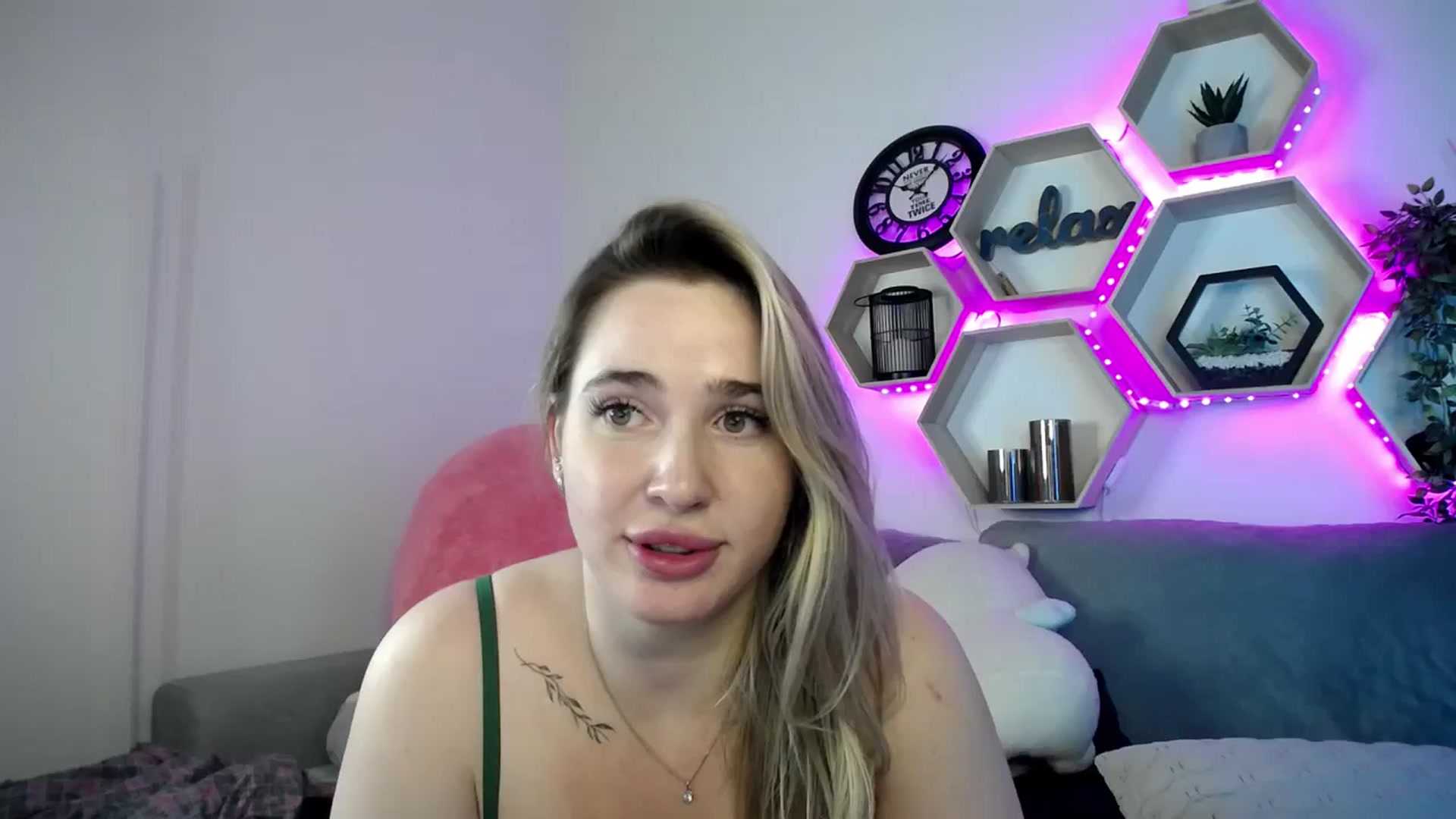Gallery image thumbnail from SabrinaViolet's myfreecams stream on, 07/22/2025, 13:54 image 7 of 20