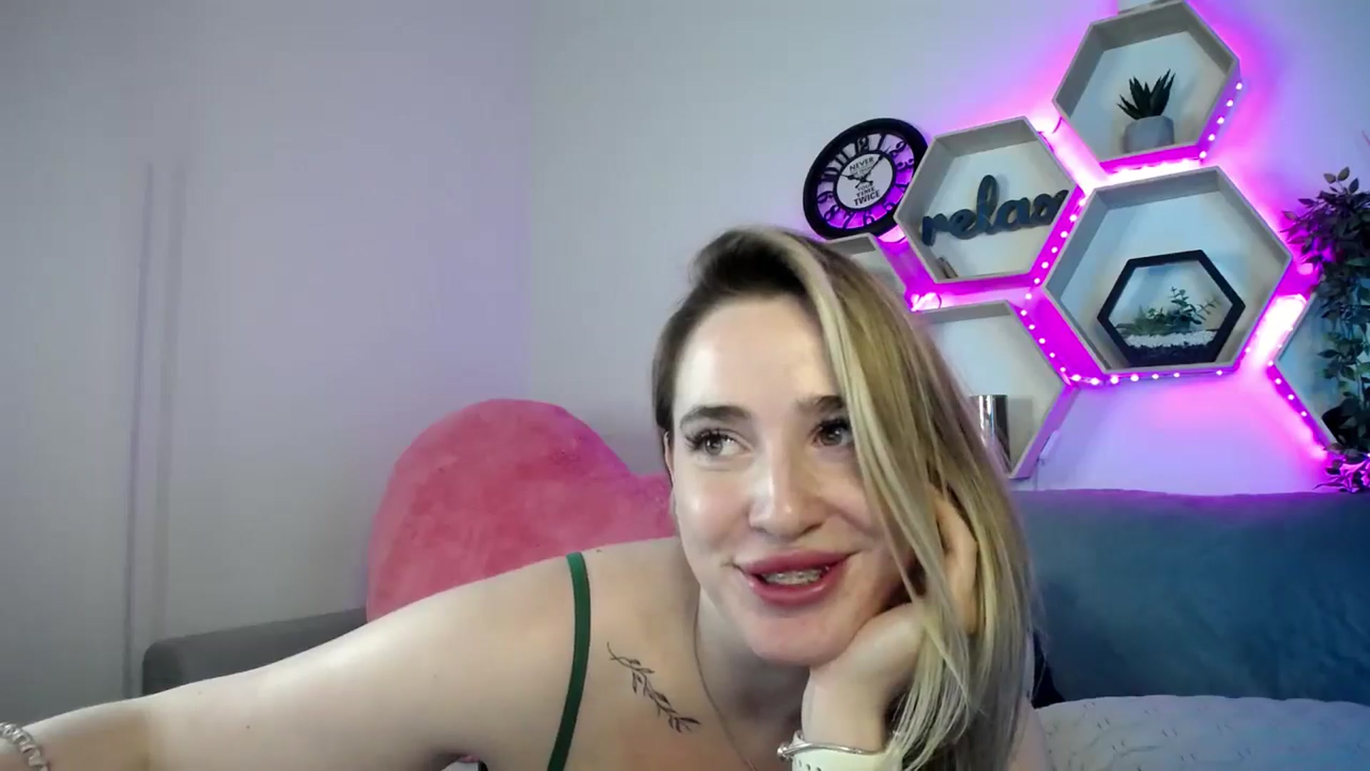 Gallery image thumbnail from SabrinaViolet's myfreecams stream on, 07/22/2025, 13:54 image 13 of 20