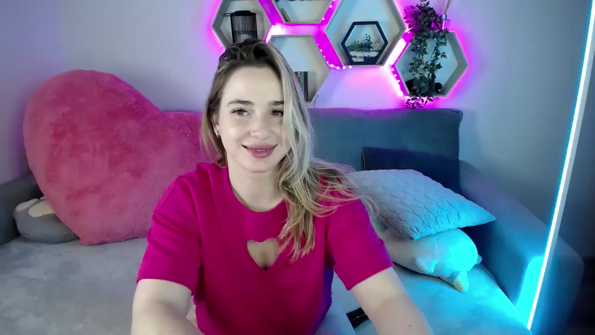 Gallery image thumbnail from SabrinaViolet's myfreecams stream on, 07/23/2025, 10:02 image 18 of 20
