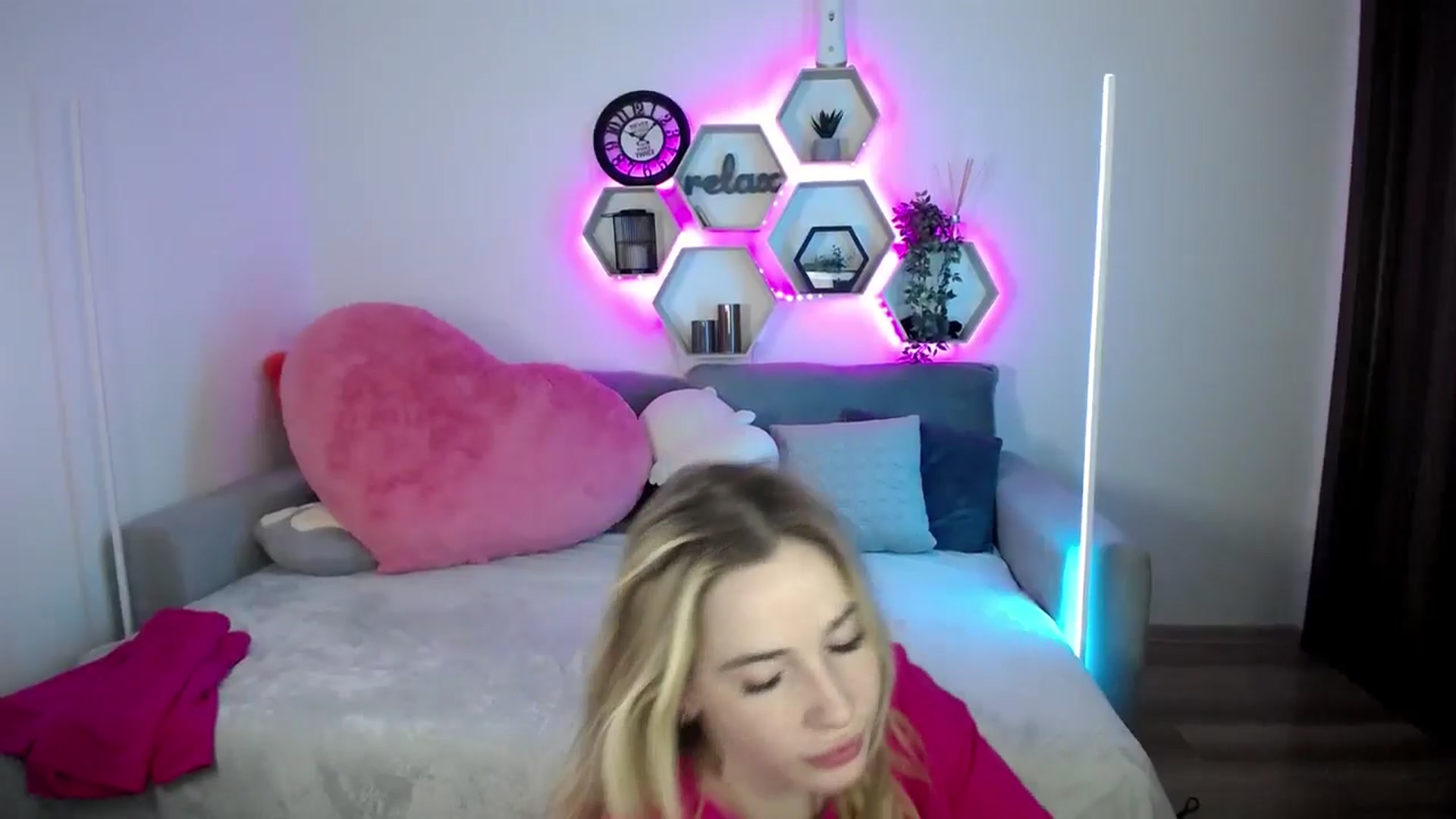Gallery image thumbnail from SabrinaViolet's myfreecams stream on, 07/23/2025, 10:02 image 13 of 20