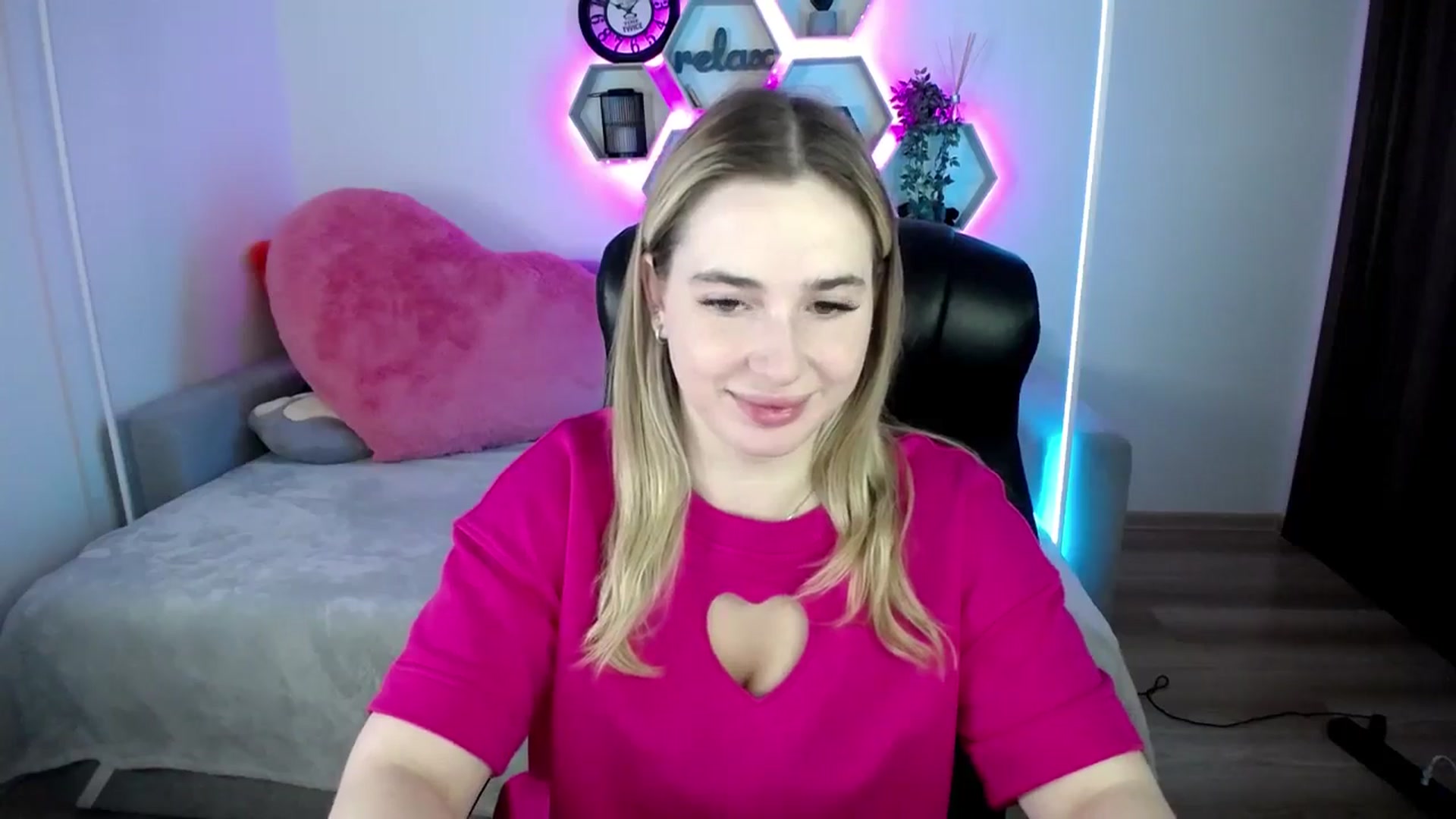 Gallery image thumbnail from SabrinaViolet's myfreecams stream on, 07/23/2025, 10:02 image 5 of 20