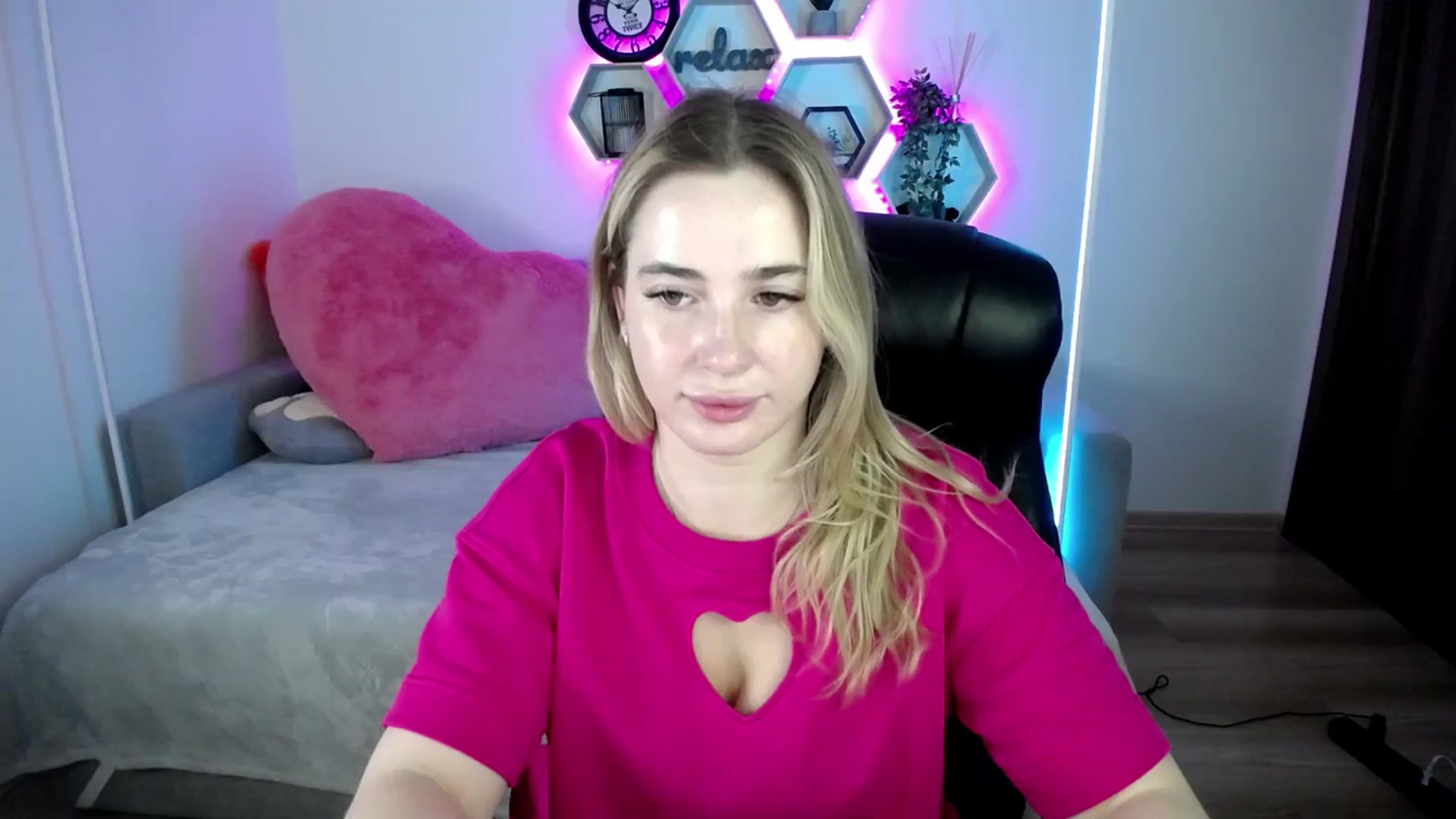 Gallery image thumbnail from SabrinaViolet's myfreecams stream on, 07/23/2025, 10:02 image 2 of 20