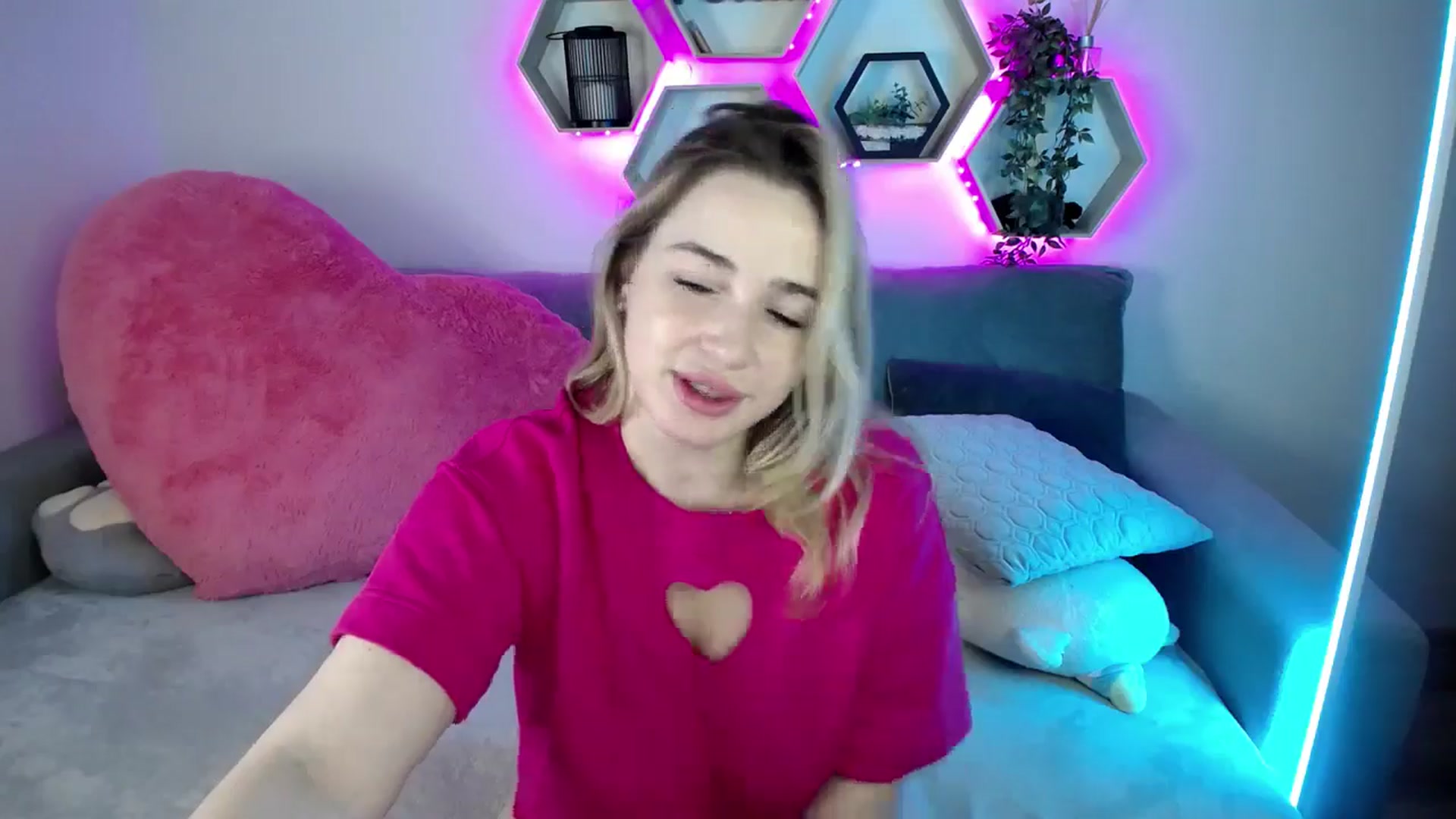 Gallery image thumbnail from SabrinaViolet's myfreecams stream on, 07/23/2025, 10:02 image 19 of 20